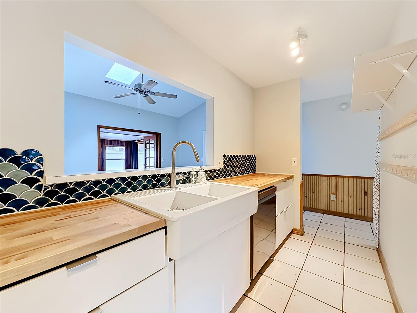 MONTGOMERY SQUARE - Residential