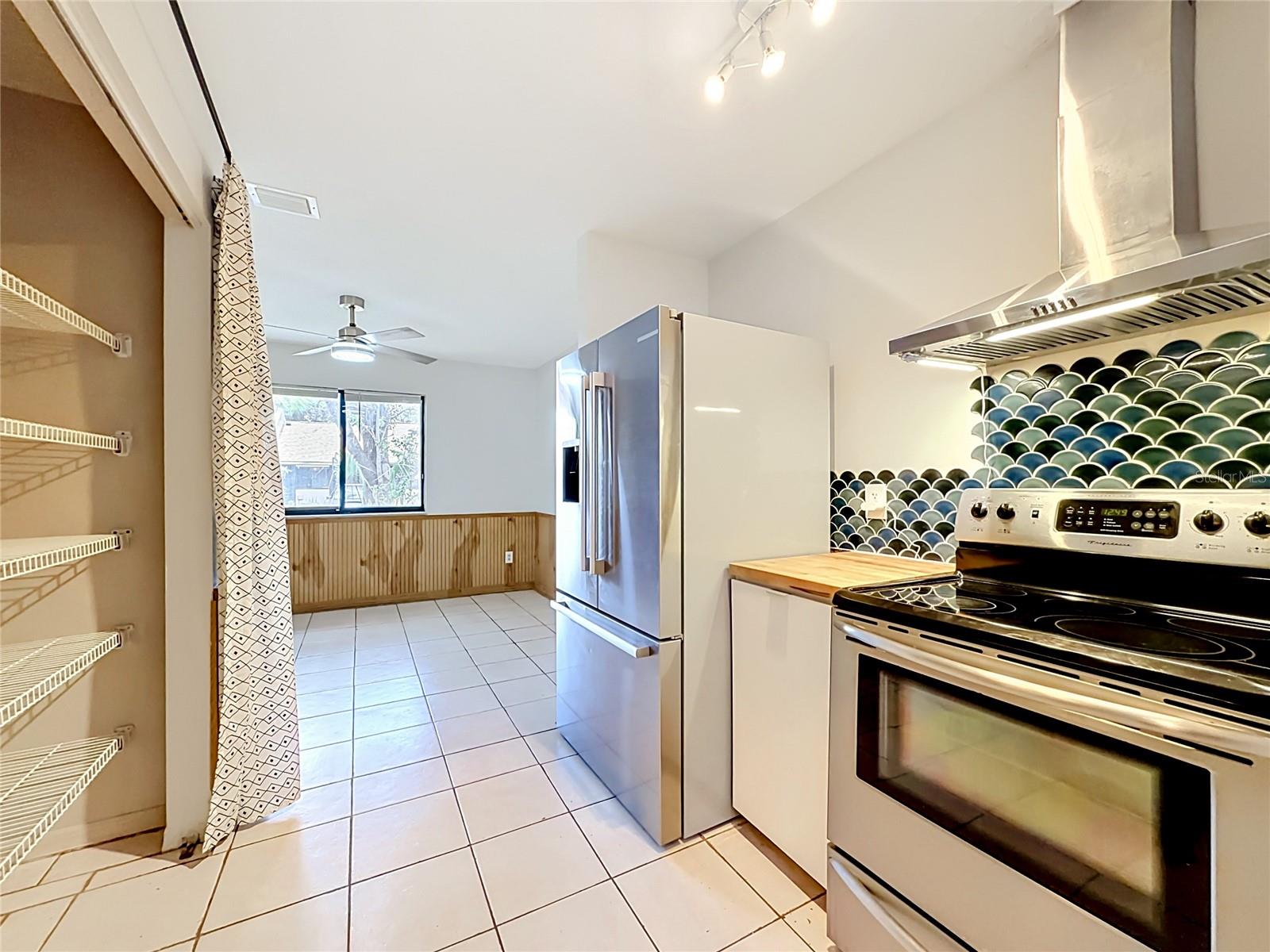 MONTGOMERY SQUARE - Residential