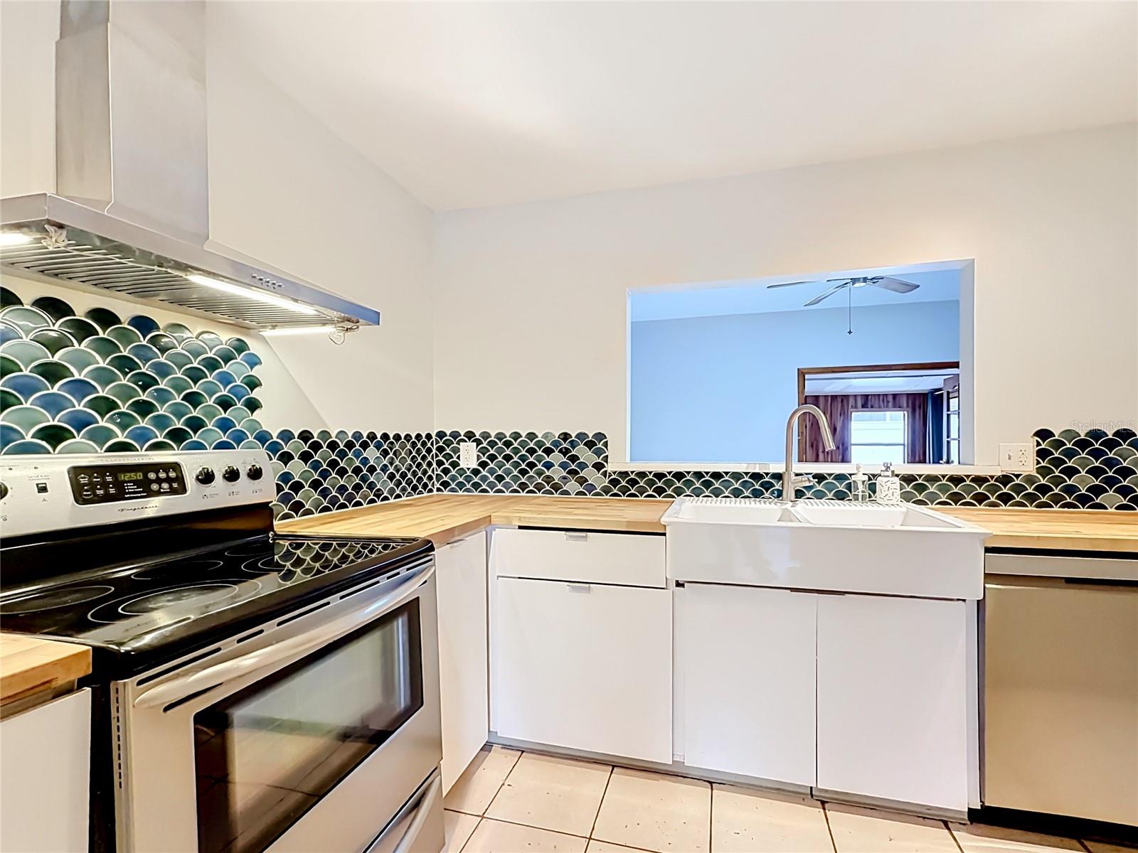 MONTGOMERY SQUARE - Residential