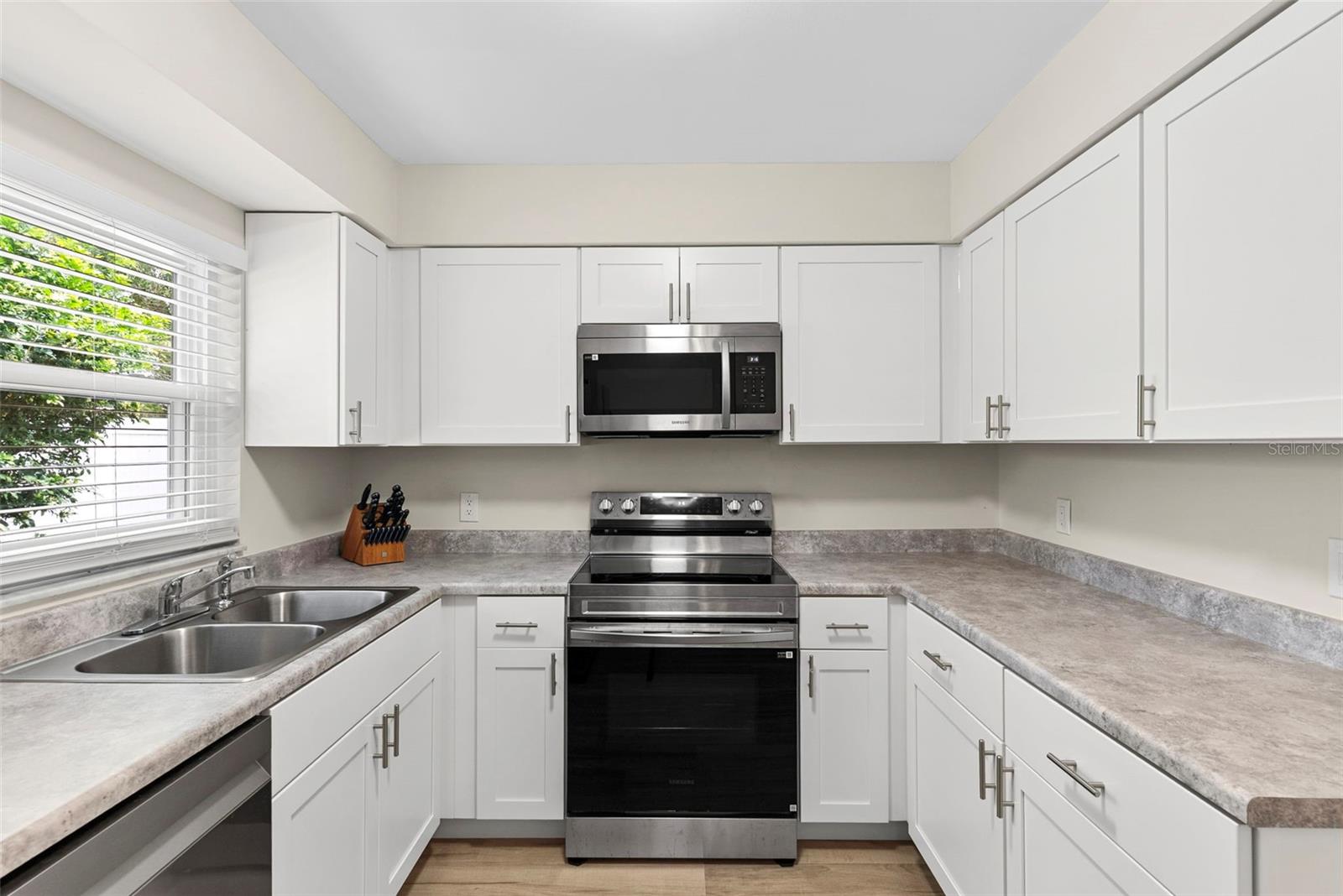 BAYSIDE MEADOWS-PHASE I - Residential