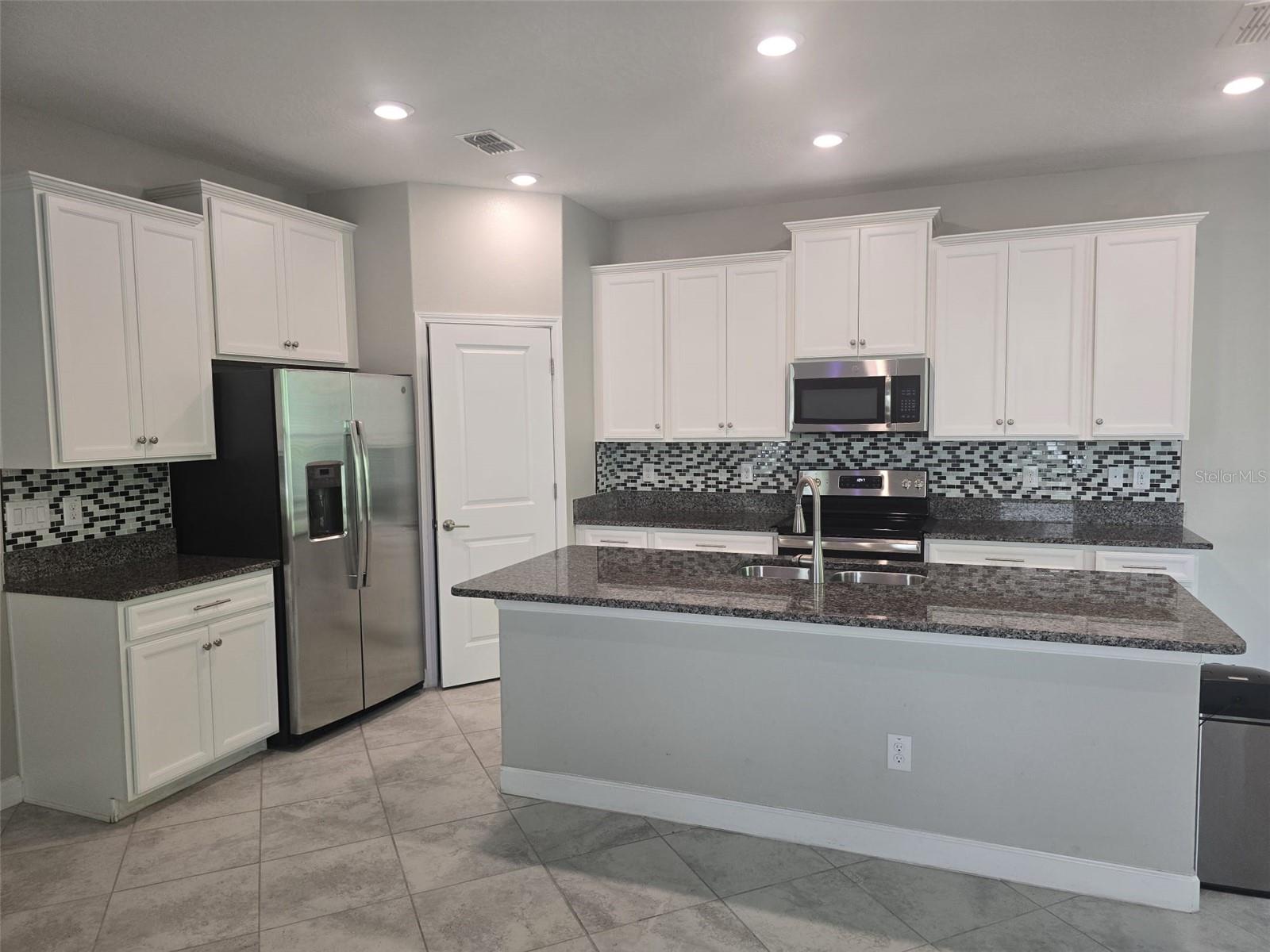 VERONA - Residential Lease