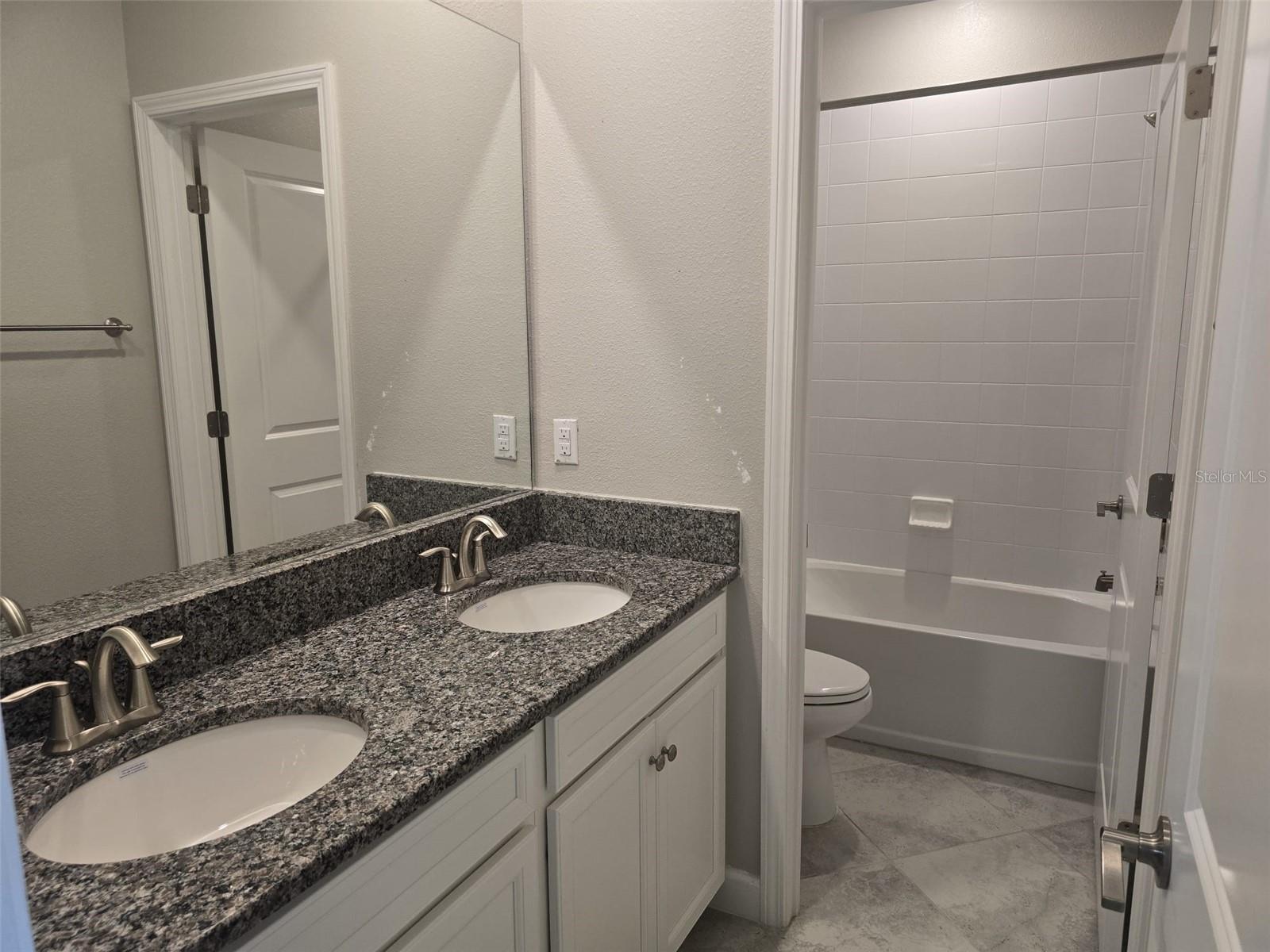VERONA - Residential Lease
