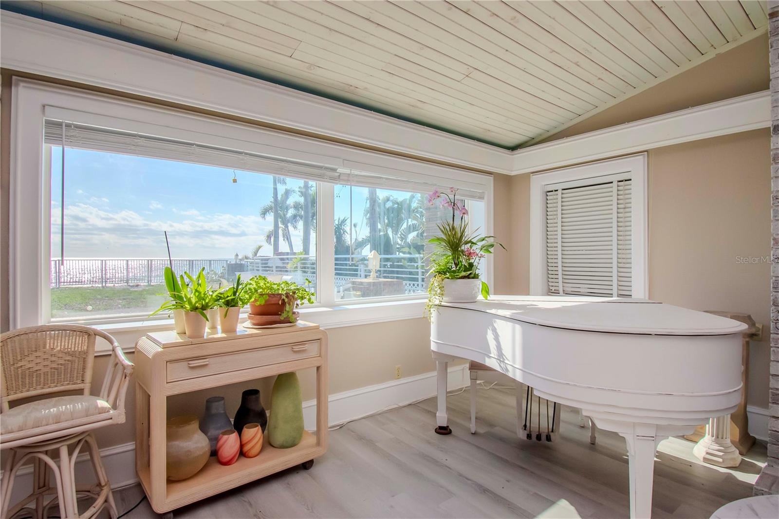LONE PALM BEACH 1ST ADD - Residential