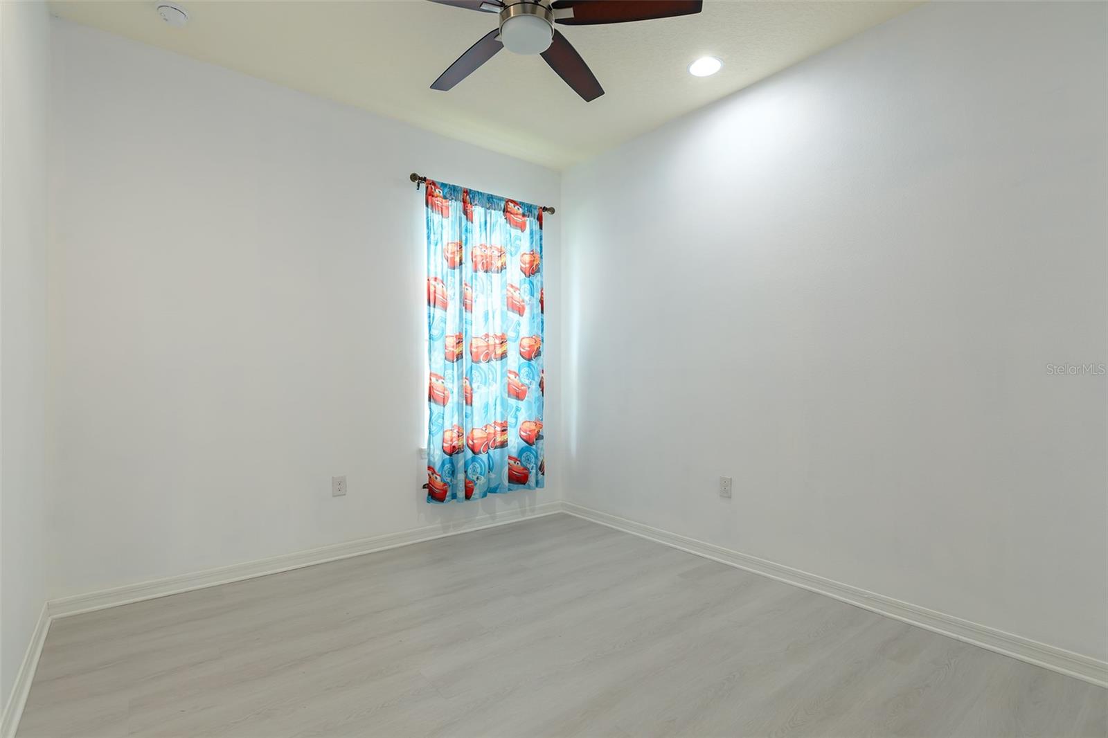 THORNBROOKE PH 4 - Residential Lease
