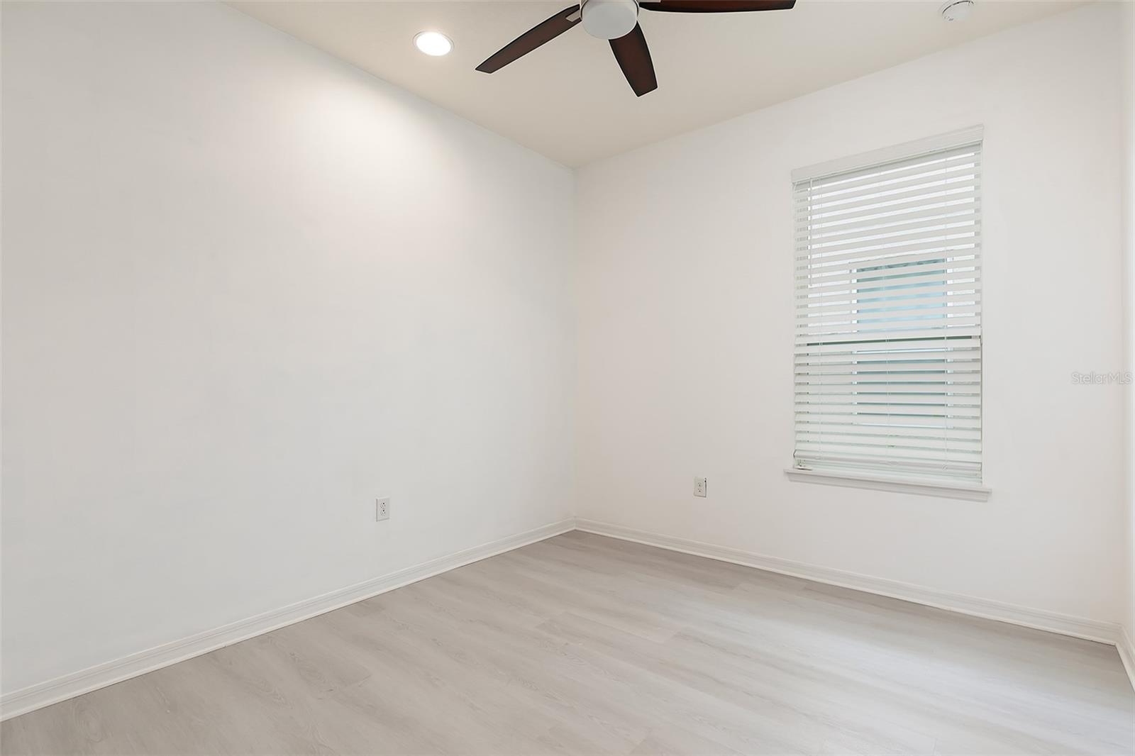 THORNBROOKE PH 4 - Residential Lease