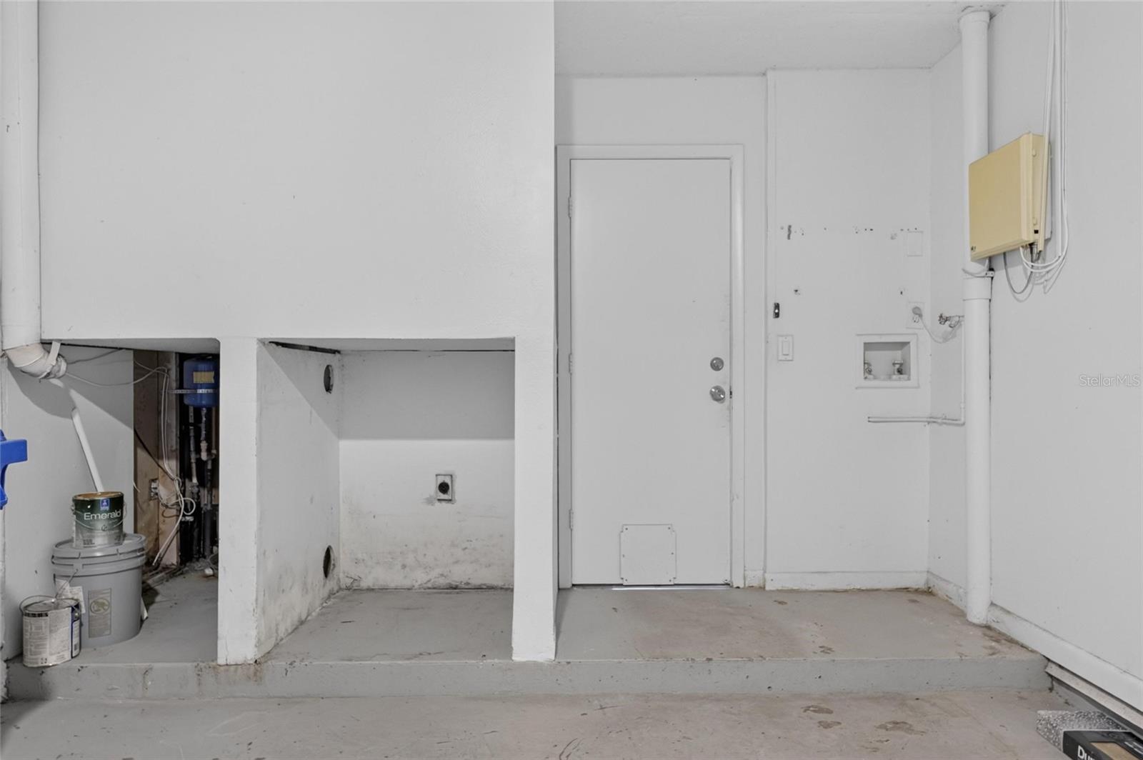 PINE GROVE CONDO AT BLOOMINGDALE - Residential