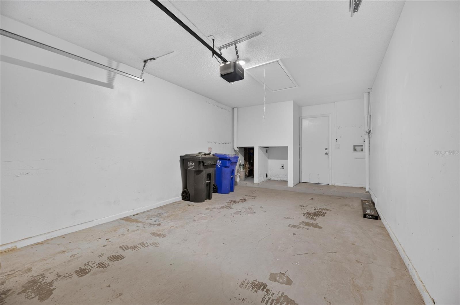 PINE GROVE CONDO AT BLOOMINGDALE - Residential