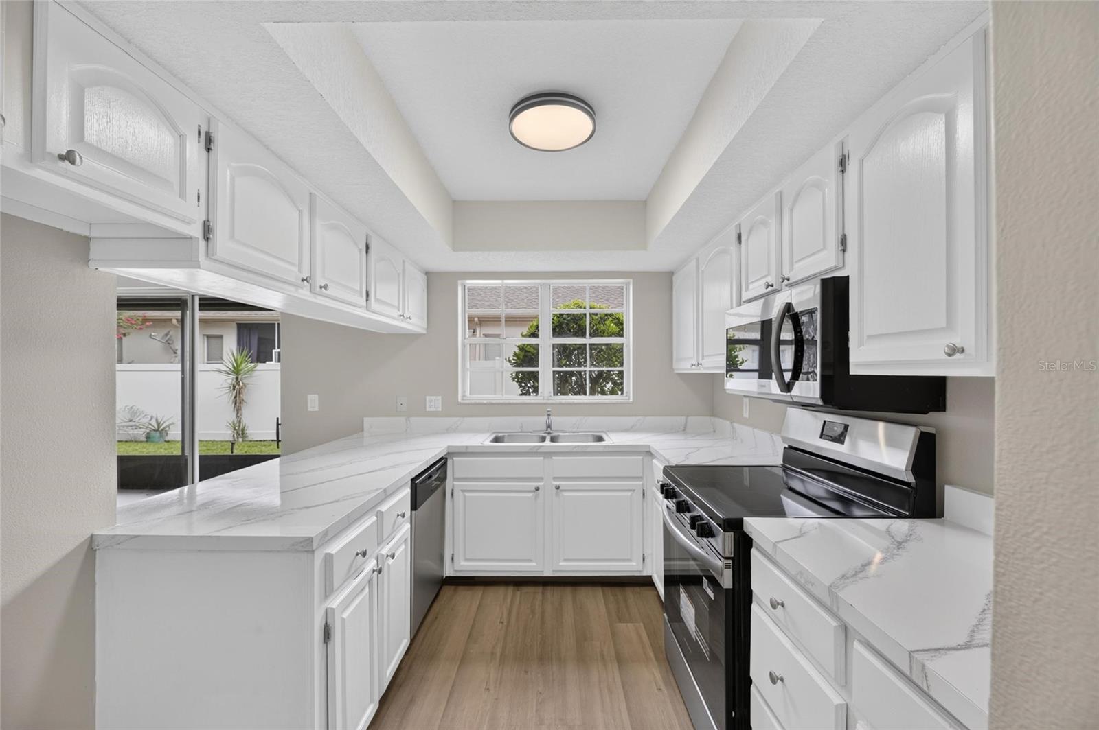 PINE GROVE CONDO AT BLOOMINGDALE - Residential