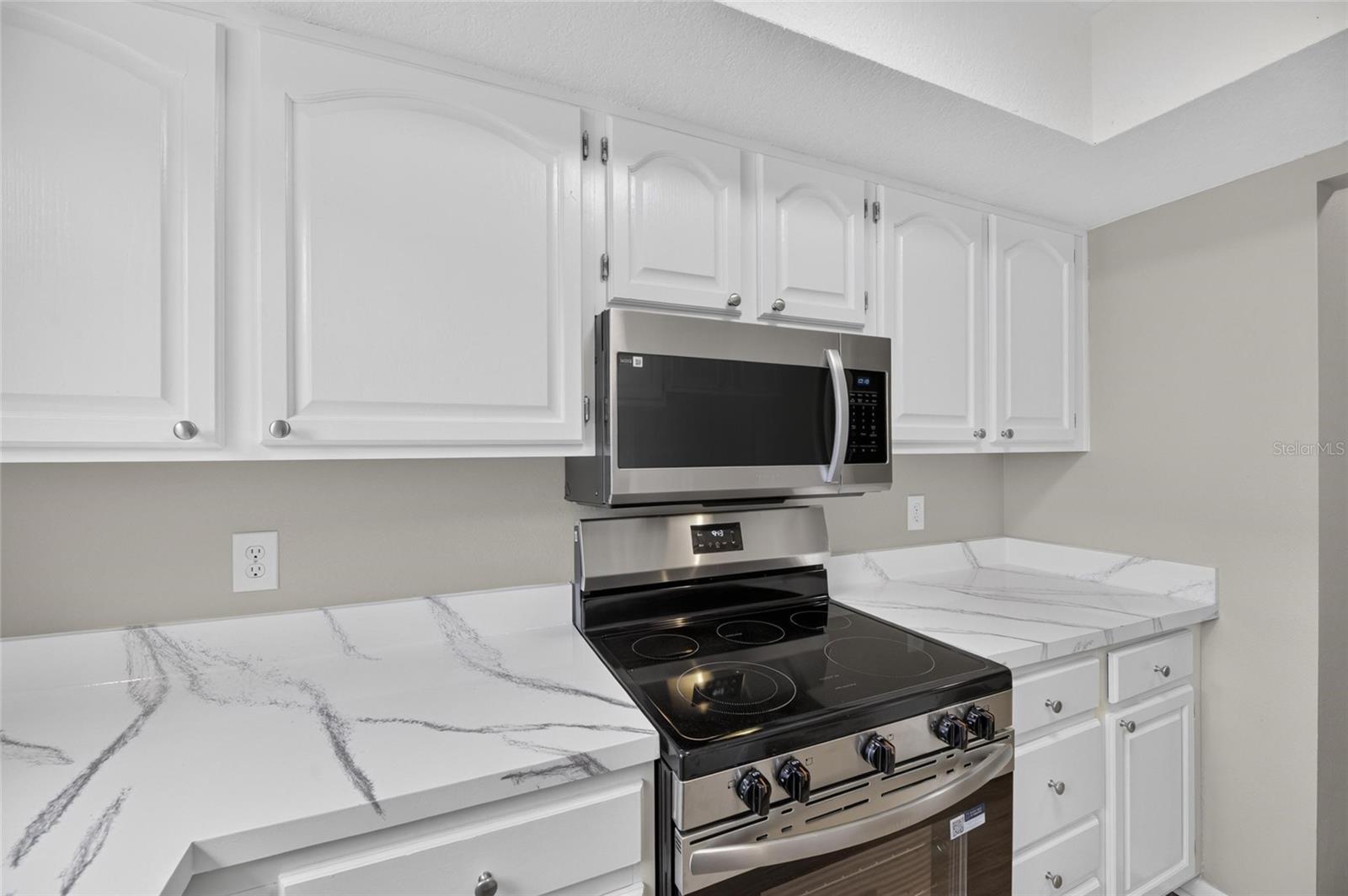 PINE GROVE CONDO AT BLOOMINGDALE - Residential