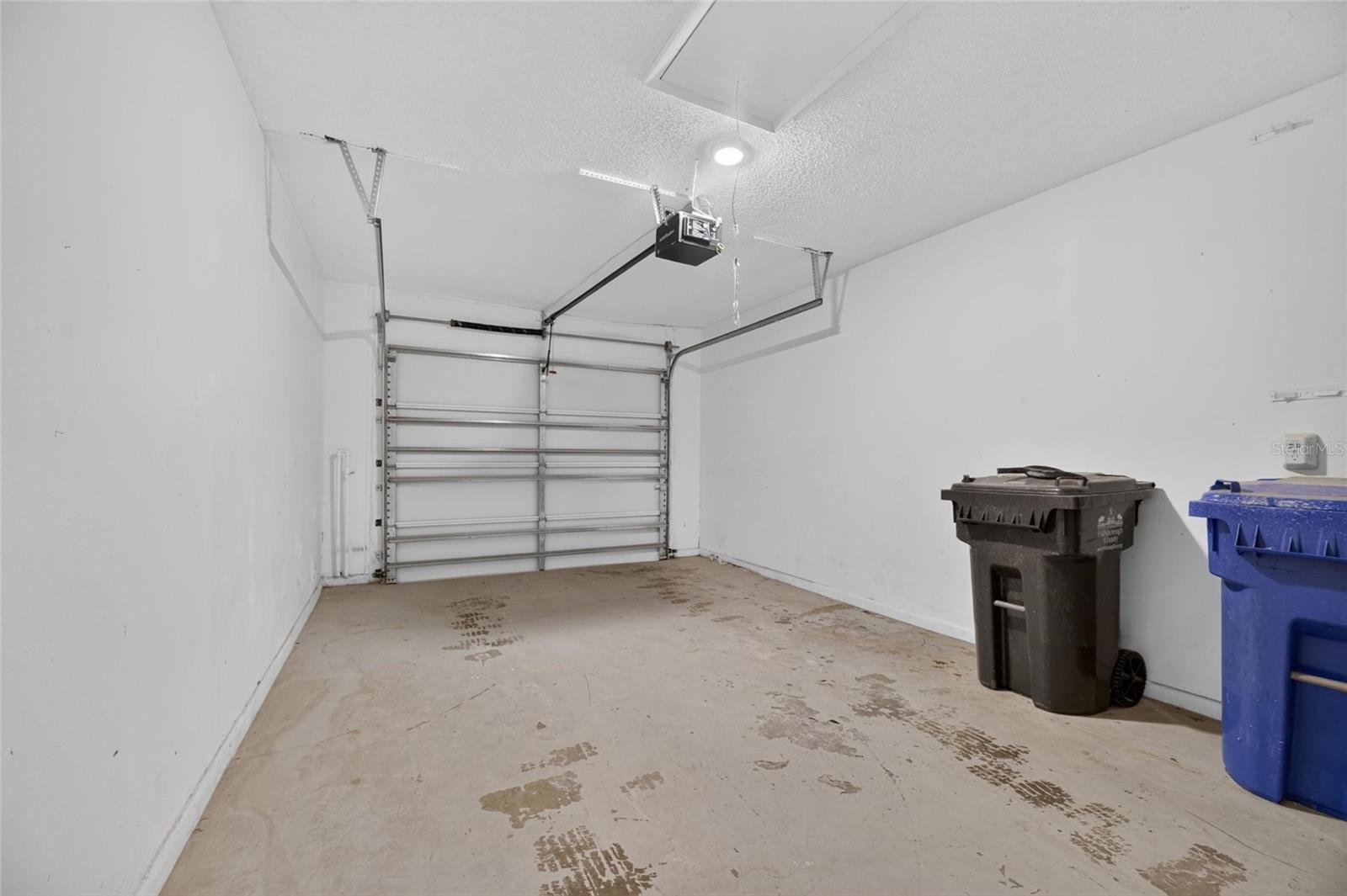 PINE GROVE CONDO AT BLOOMINGDALE - Residential