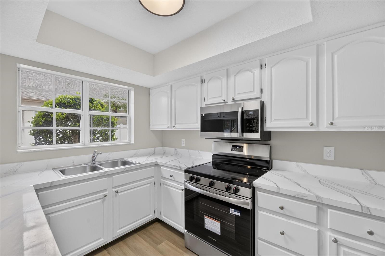 PINE GROVE CONDO AT BLOOMINGDALE - Residential