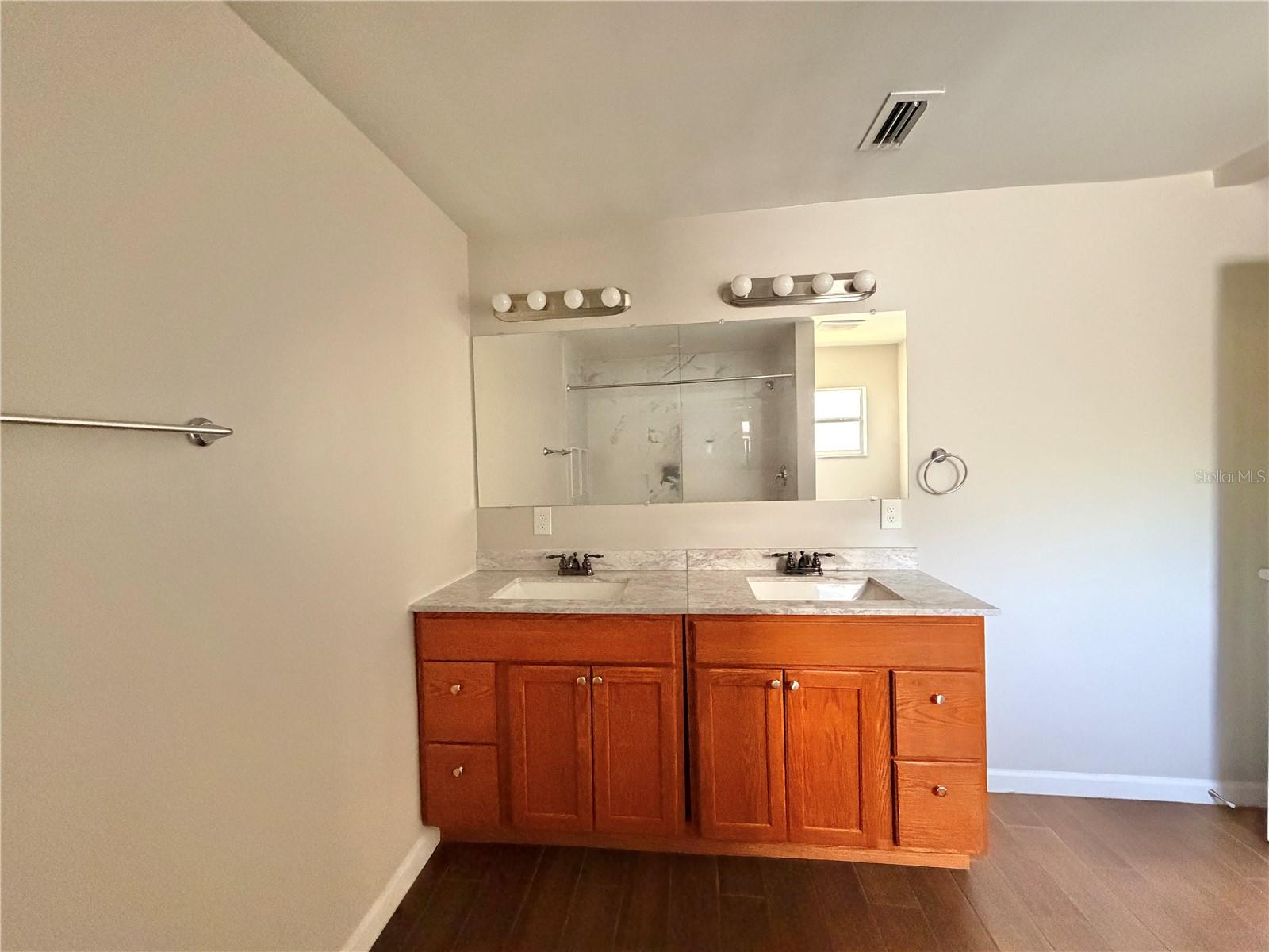 FRST COVE - Residential Lease