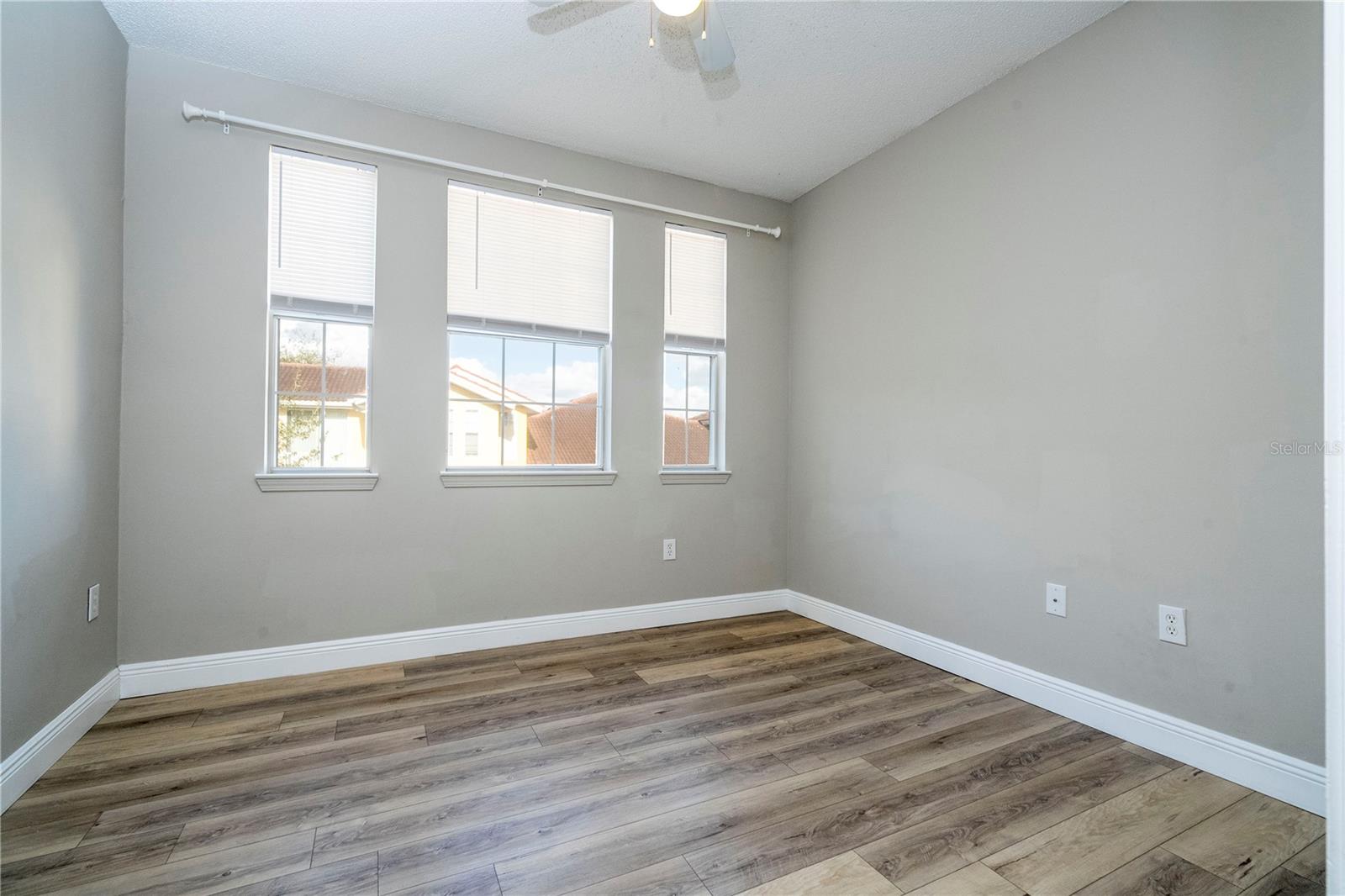 VILLANOVA AT HUNTERS CREEK CONDO - Residential Lease