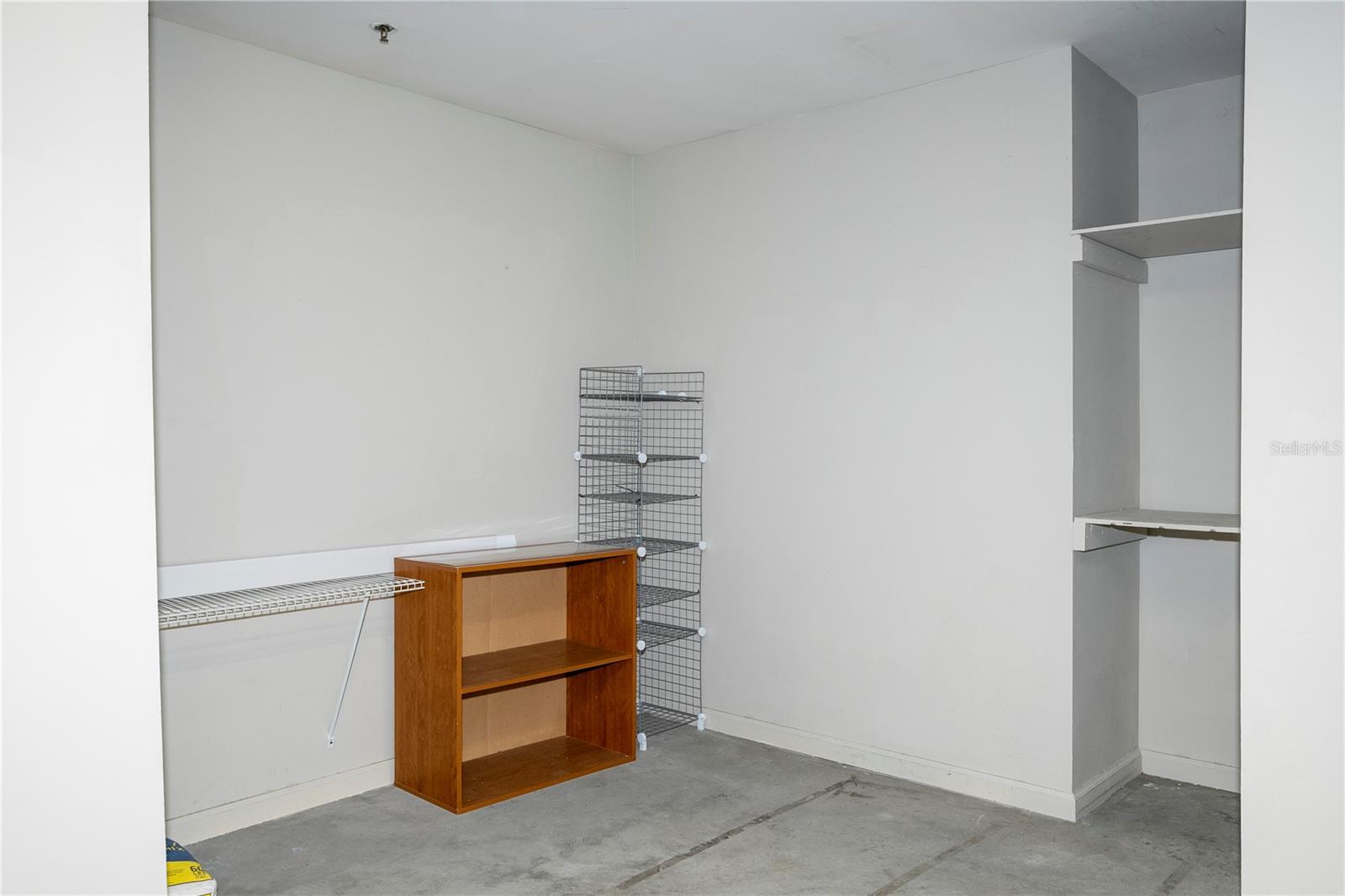 VILLANOVA AT HUNTERS CREEK CONDO - Residential Lease