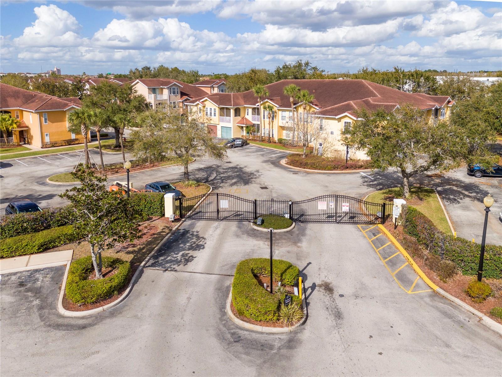 VILLANOVA AT HUNTERS CREEK CONDO - Residential Lease