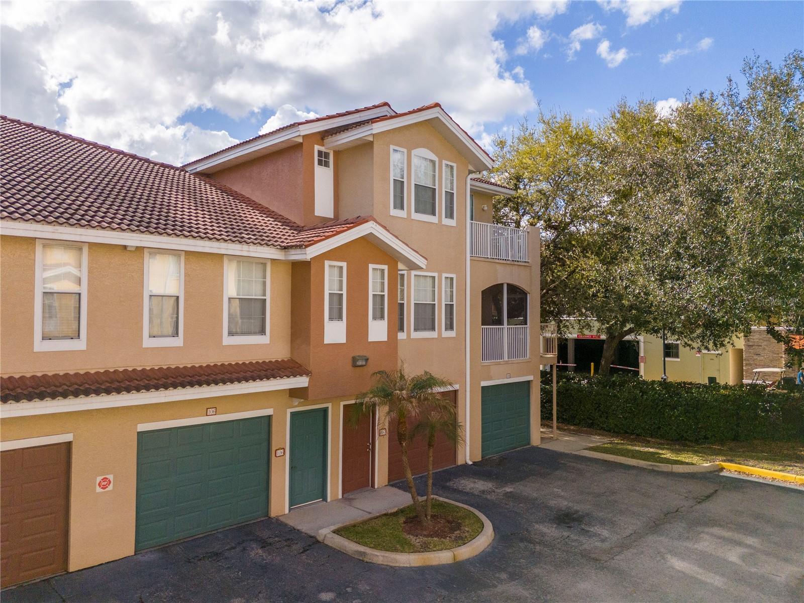 VILLANOVA AT HUNTERS CREEK CONDO - Residential Lease
