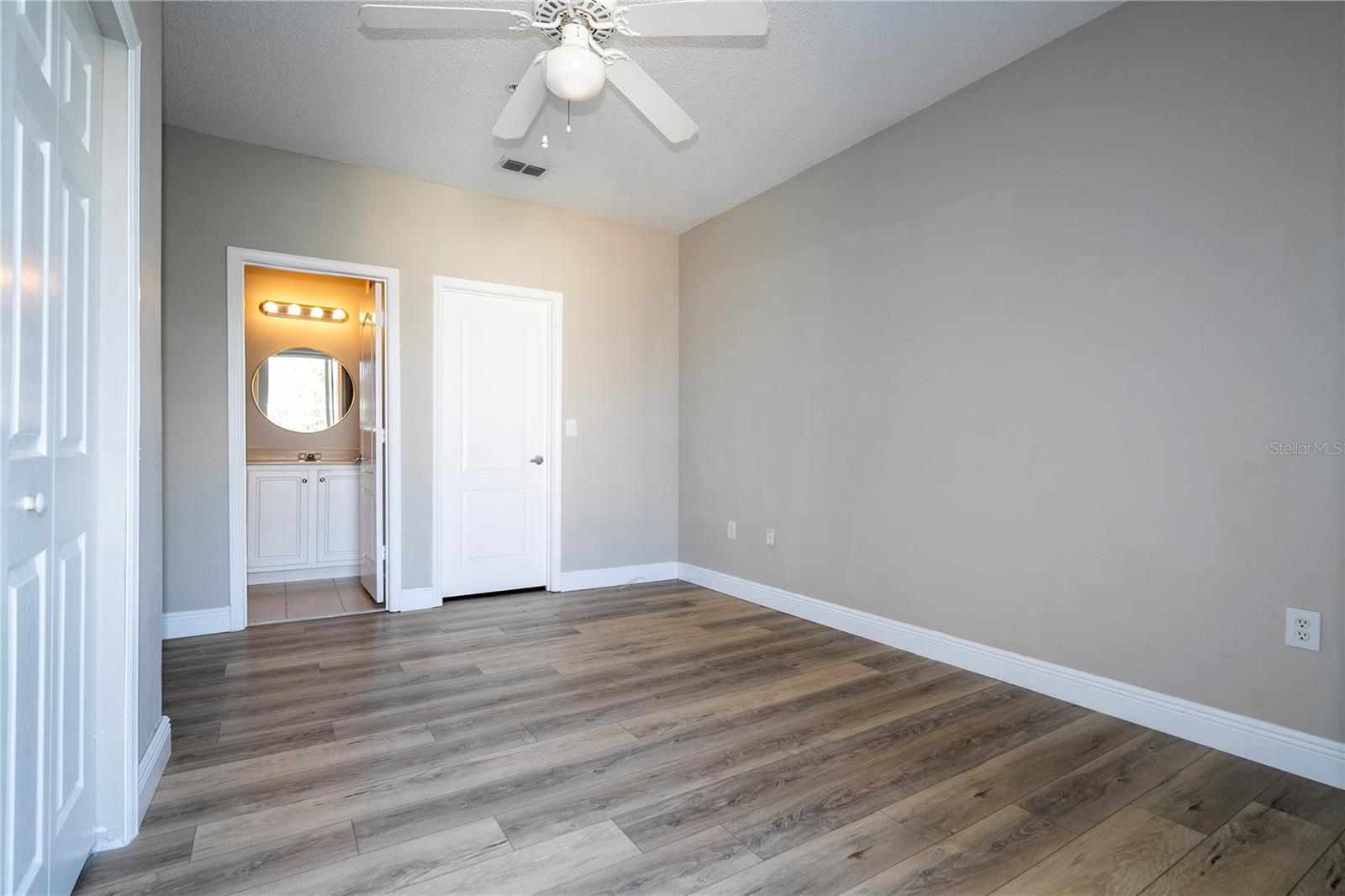 VILLANOVA AT HUNTERS CREEK CONDO - Residential Lease