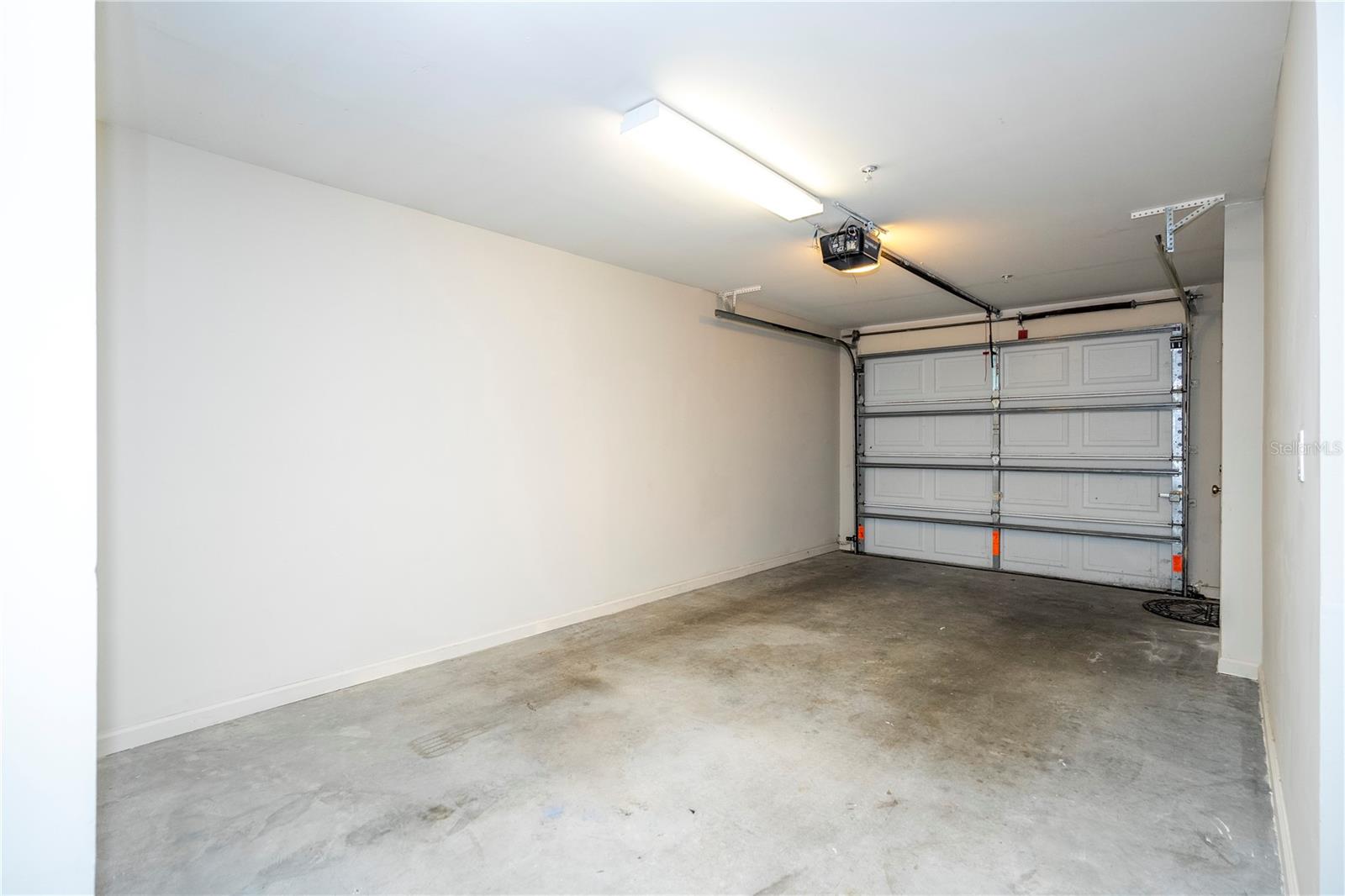 VILLANOVA AT HUNTERS CREEK CONDO - Residential Lease