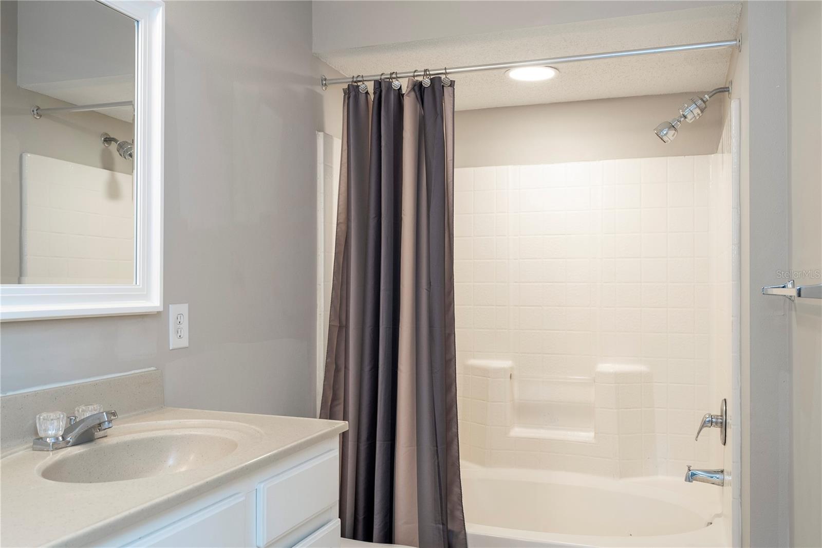 VILLANOVA AT HUNTERS CREEK CONDO - Residential Lease