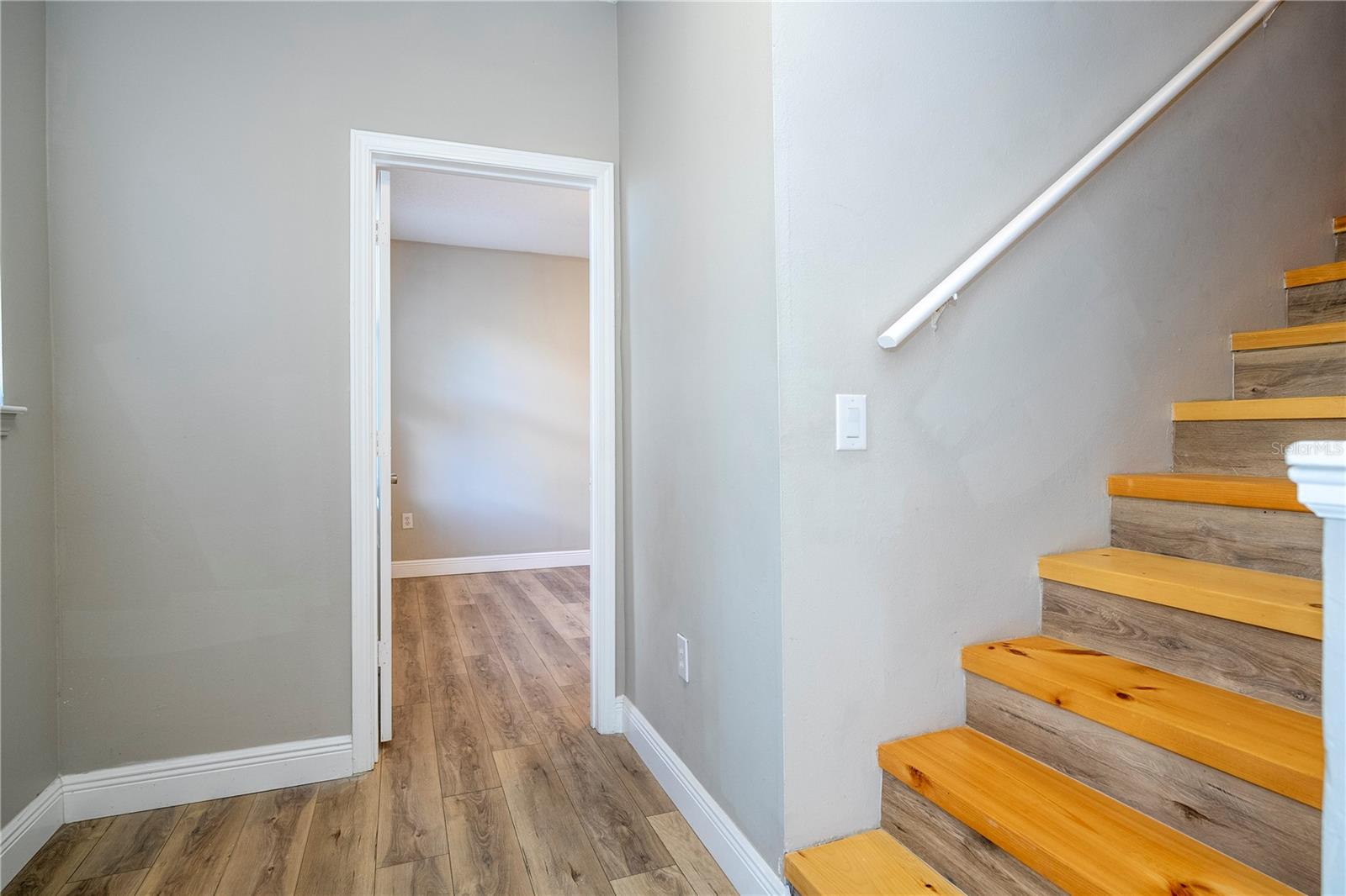 VILLANOVA AT HUNTERS CREEK CONDO - Residential Lease