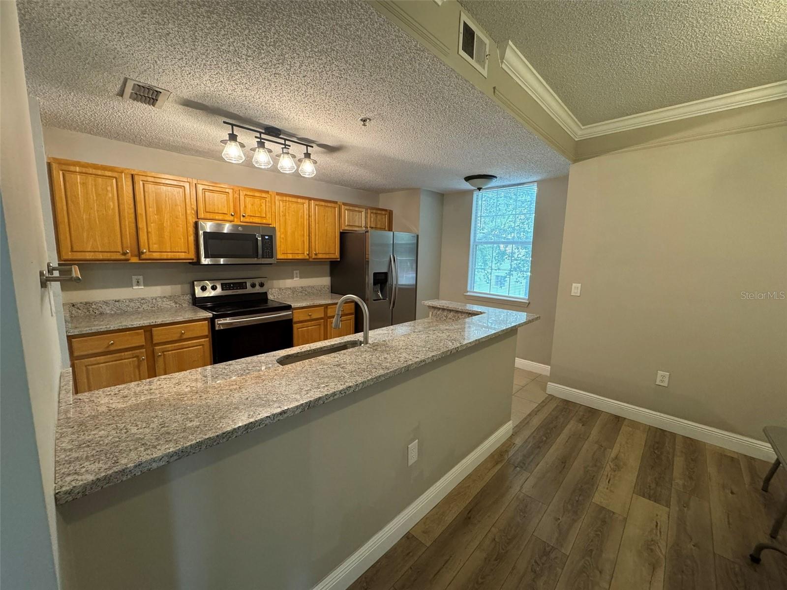 VILLANOVA AT HUNTERS CREEK CONDO - Residential Lease