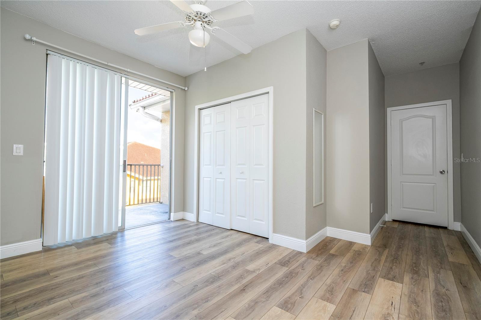 VILLANOVA AT HUNTERS CREEK CONDO - Residential Lease