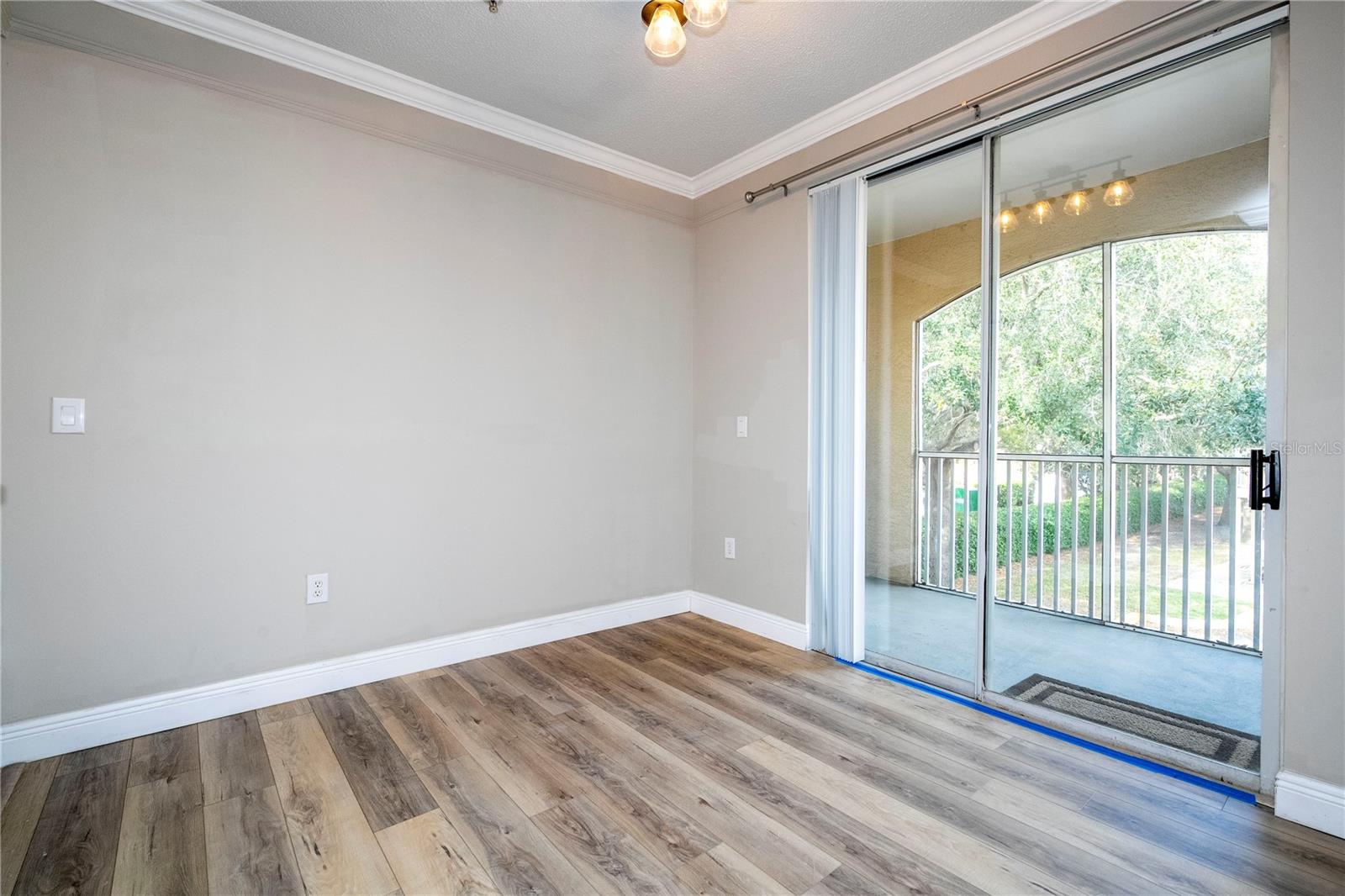 VILLANOVA AT HUNTERS CREEK CONDO - Residential Lease