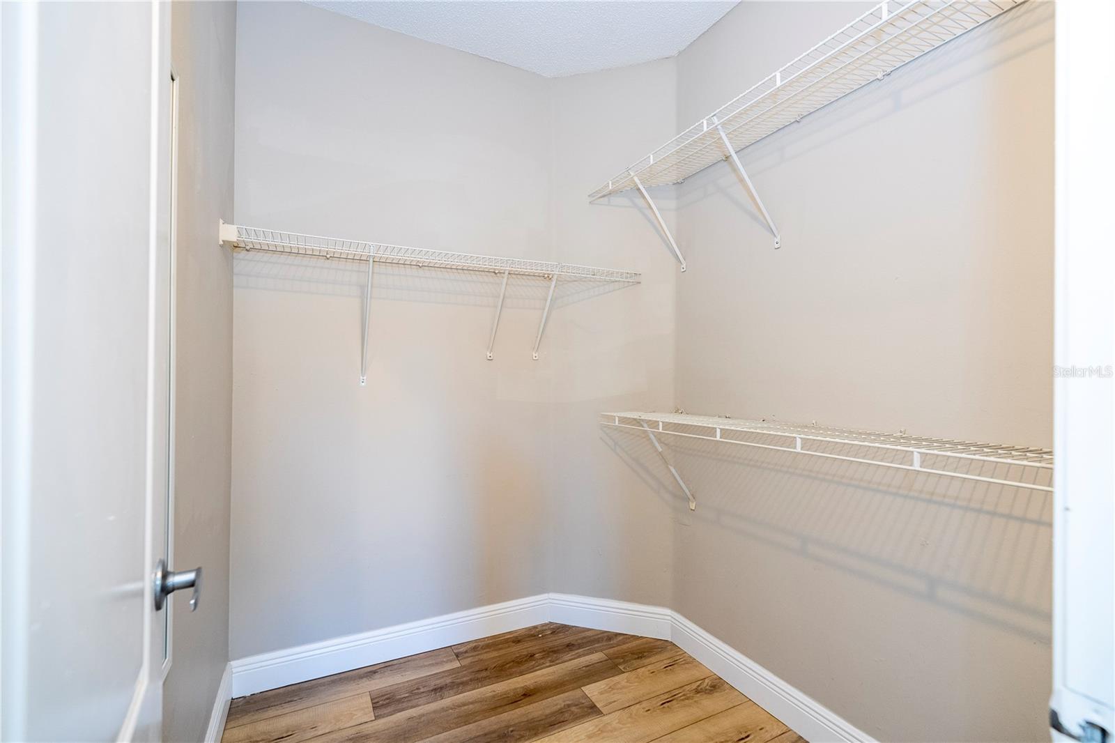 VILLANOVA AT HUNTERS CREEK CONDO - Residential Lease