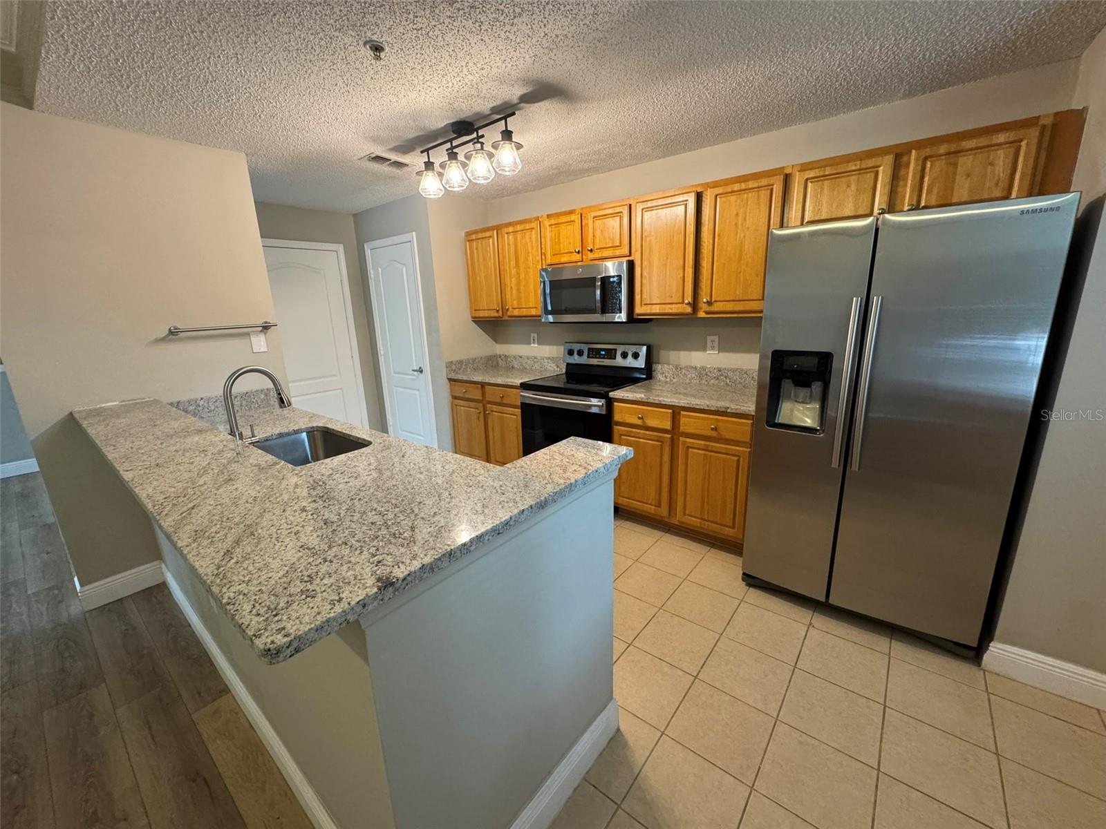 VILLANOVA AT HUNTERS CREEK CONDO - Residential Lease