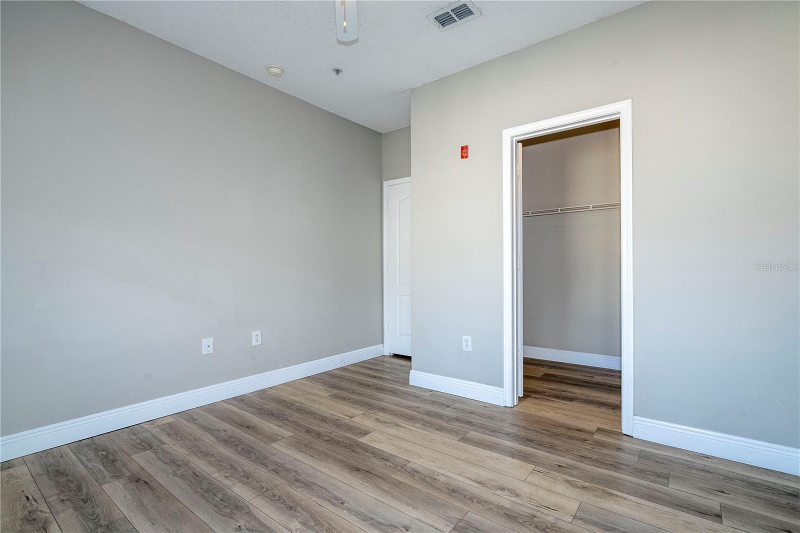 VILLANOVA AT HUNTERS CREEK CONDO - Residential Lease