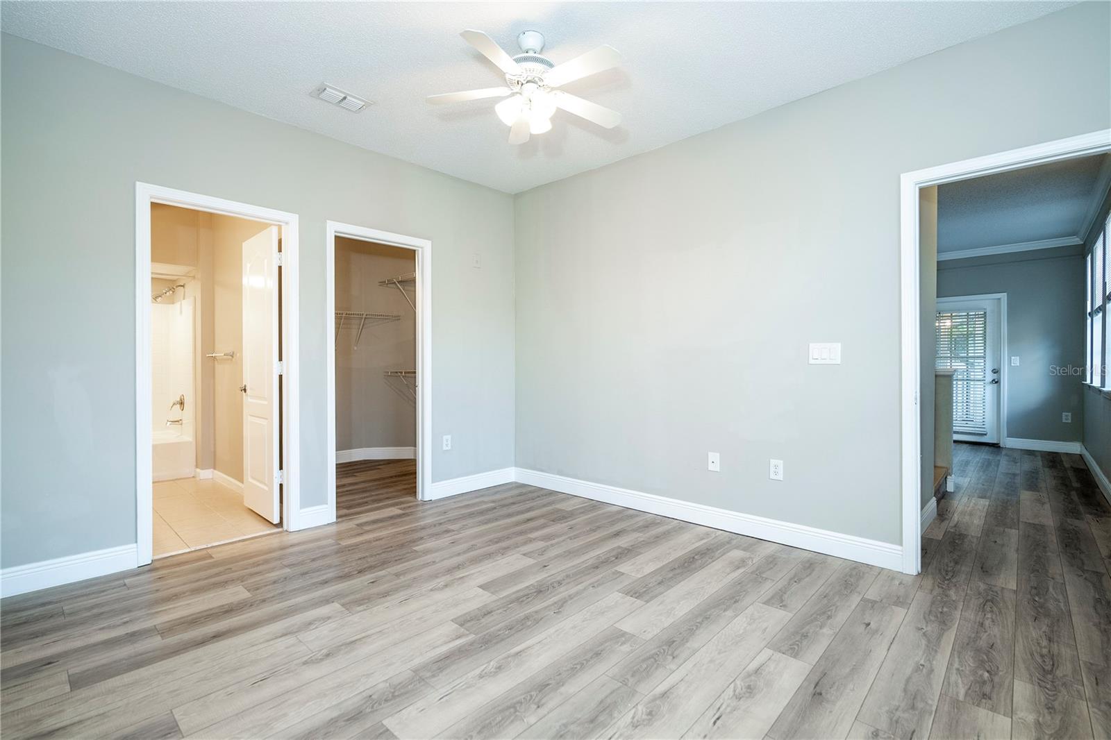 VILLANOVA AT HUNTERS CREEK CONDO - Residential Lease