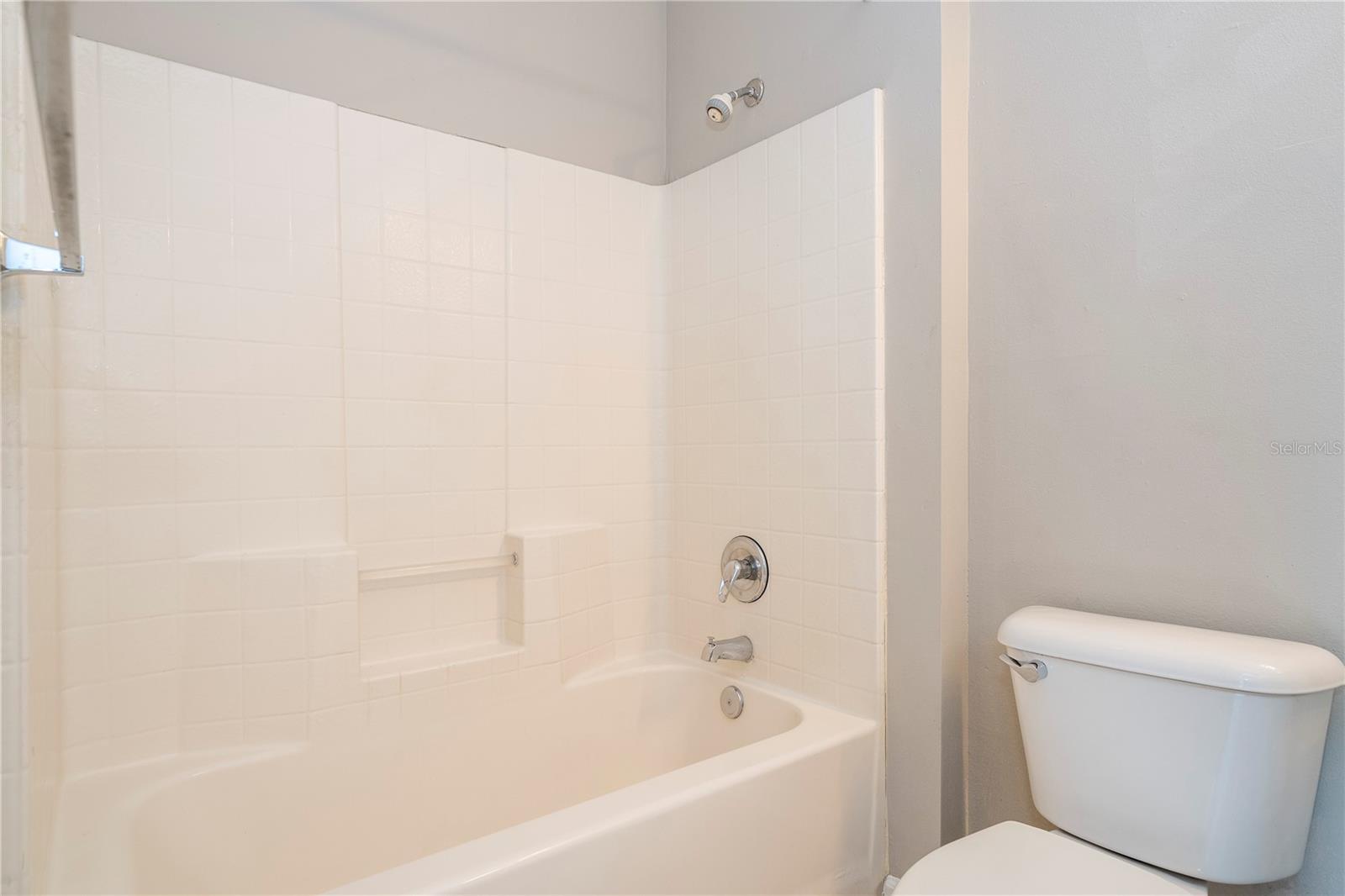 VILLANOVA AT HUNTERS CREEK CONDO - Residential Lease