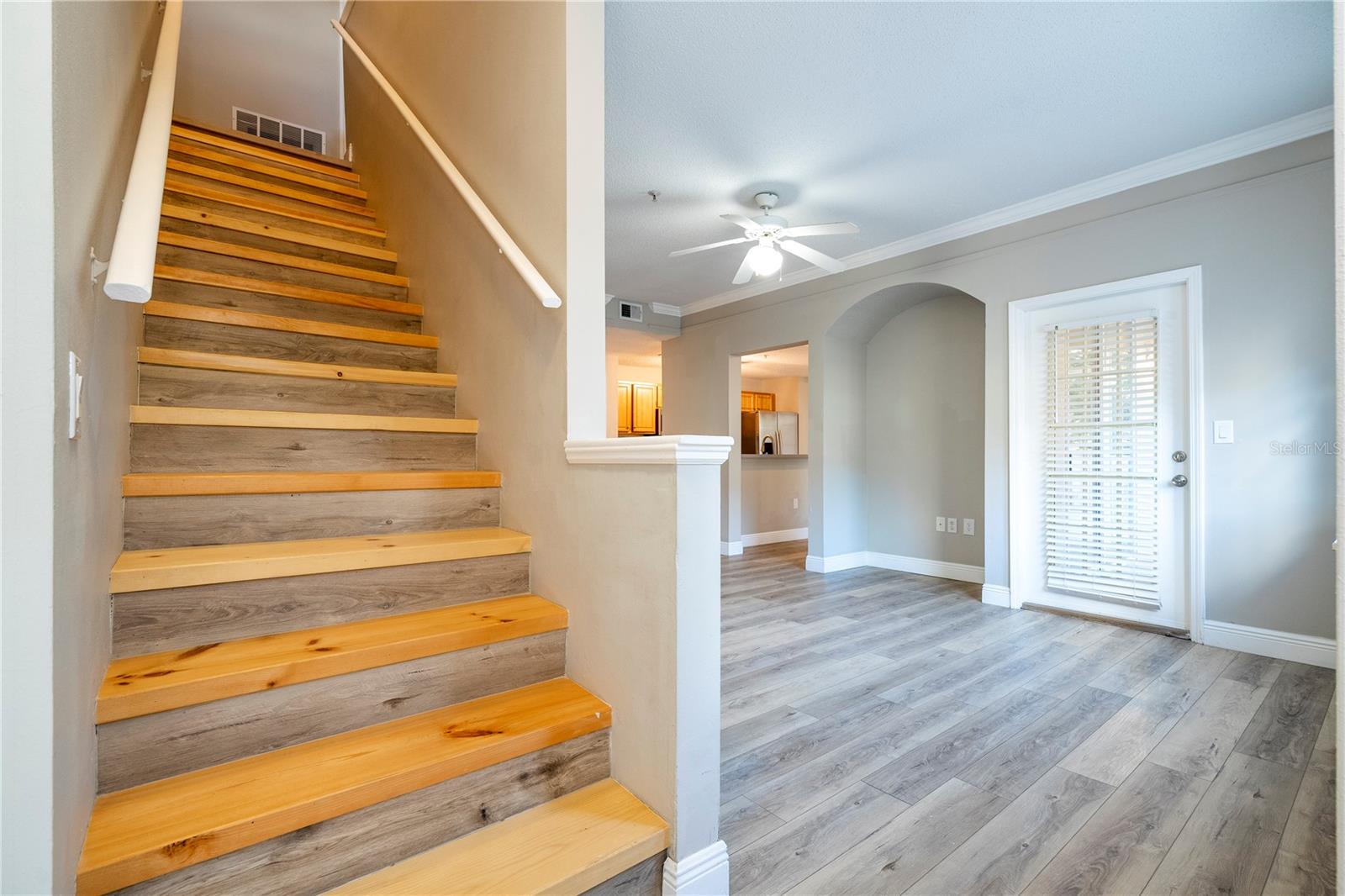 VILLANOVA AT HUNTERS CREEK CONDO - Residential Lease