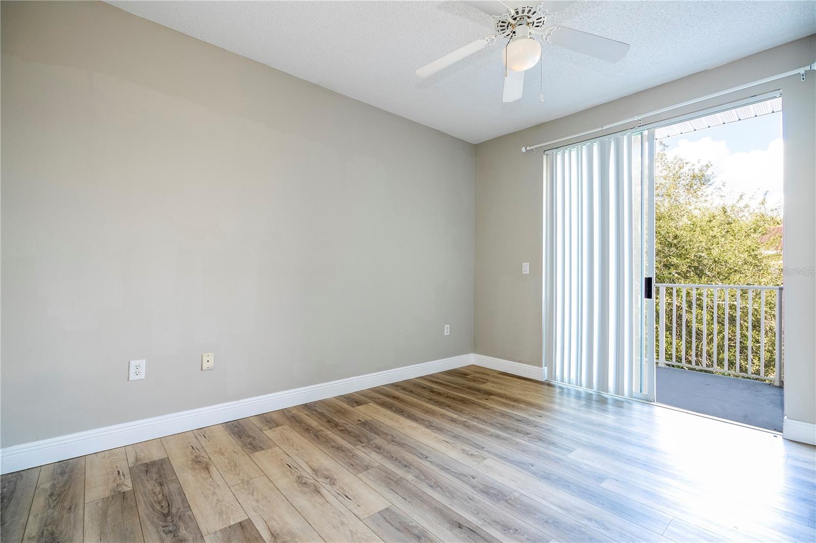 VILLANOVA AT HUNTERS CREEK CONDO - Residential Lease