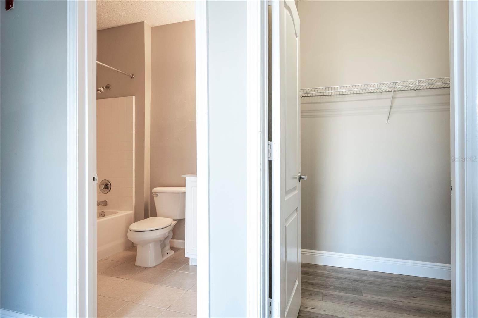 VILLANOVA AT HUNTERS CREEK CONDO - Residential Lease