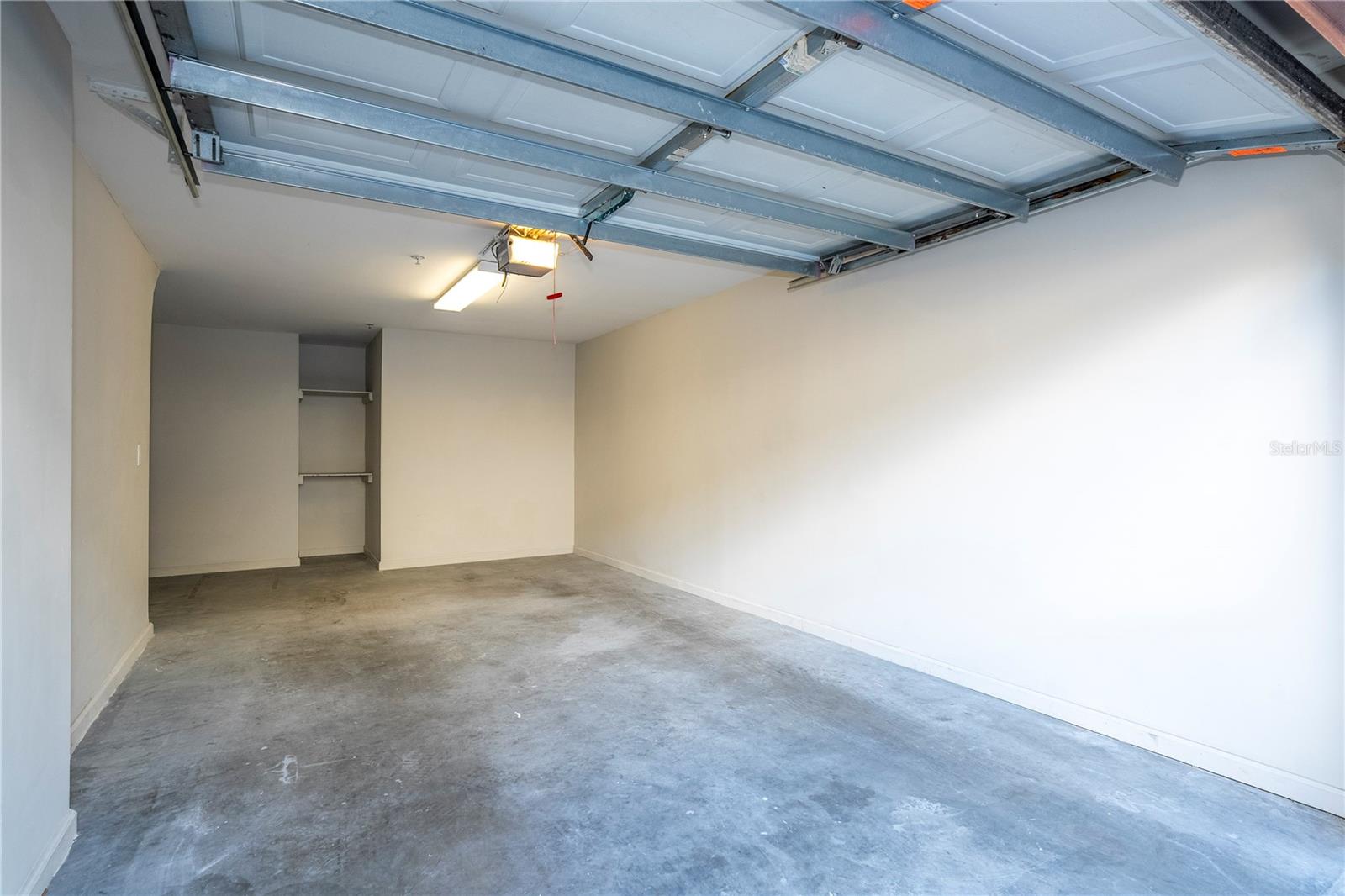 VILLANOVA AT HUNTERS CREEK CONDO - Residential Lease