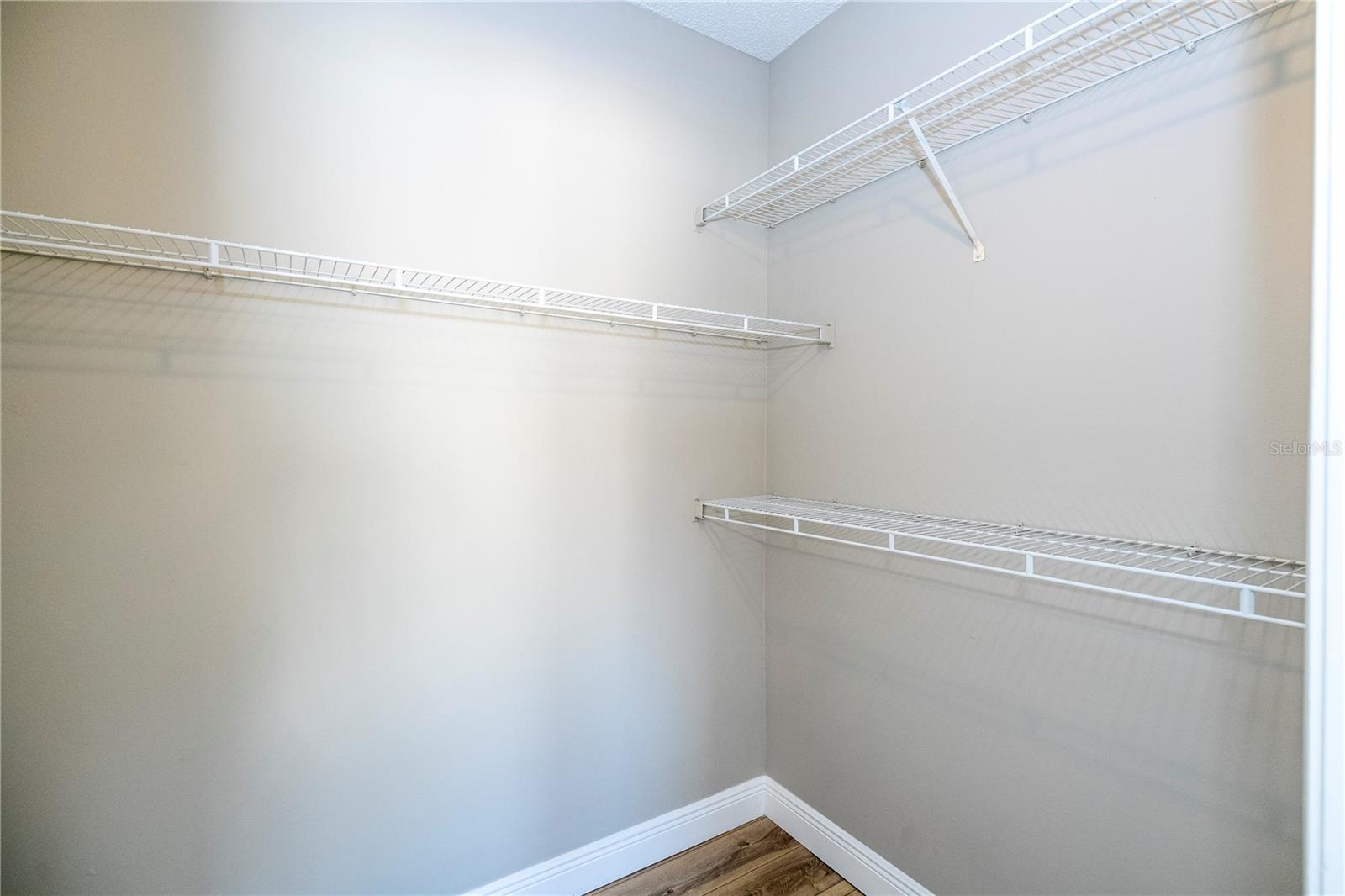 VILLANOVA AT HUNTERS CREEK CONDO - Residential Lease