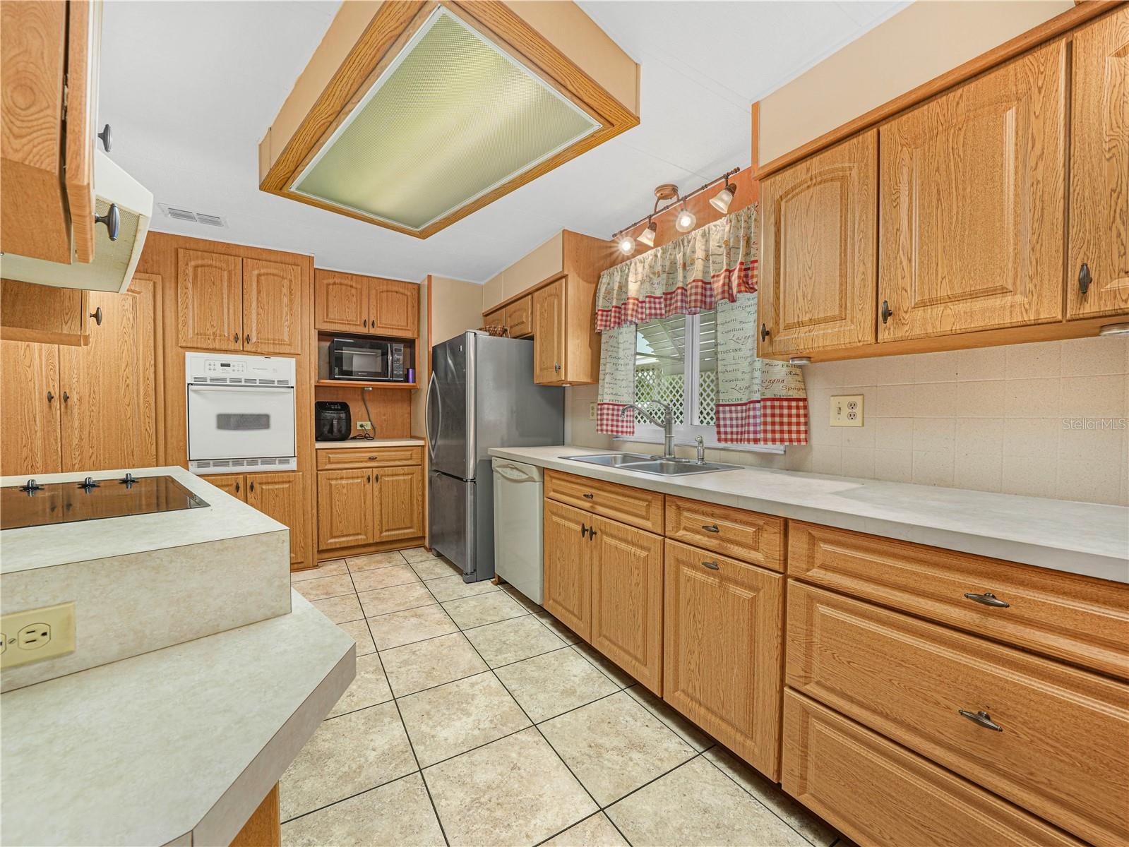 FOXWOOD LAKE ESTATES PH 01 - Residential
