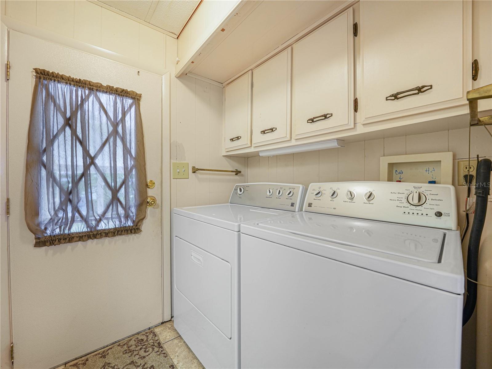 FOXWOOD LAKE ESTATES PH 01 - Residential