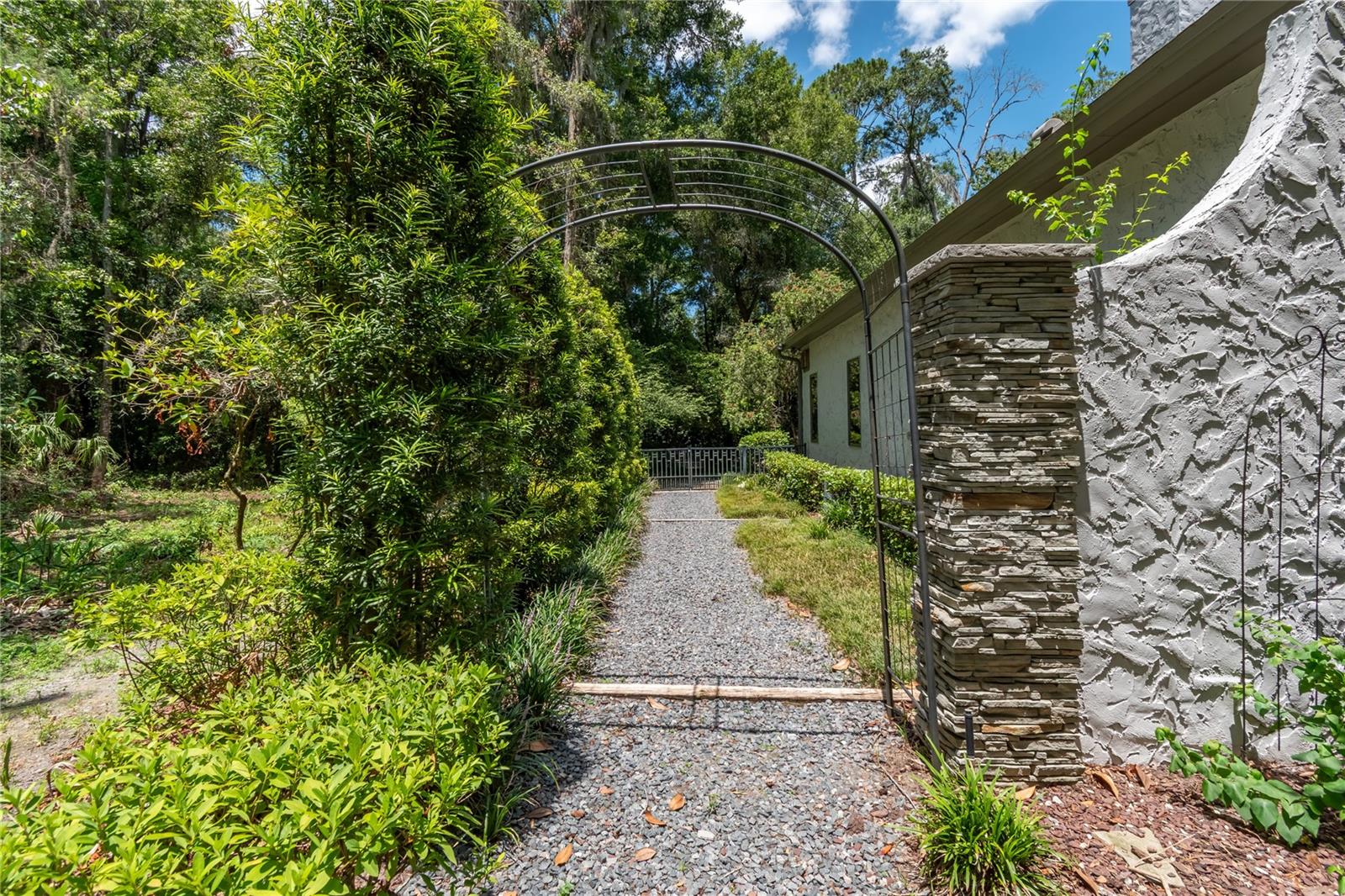 BELLECHASE LAURELS - Residential