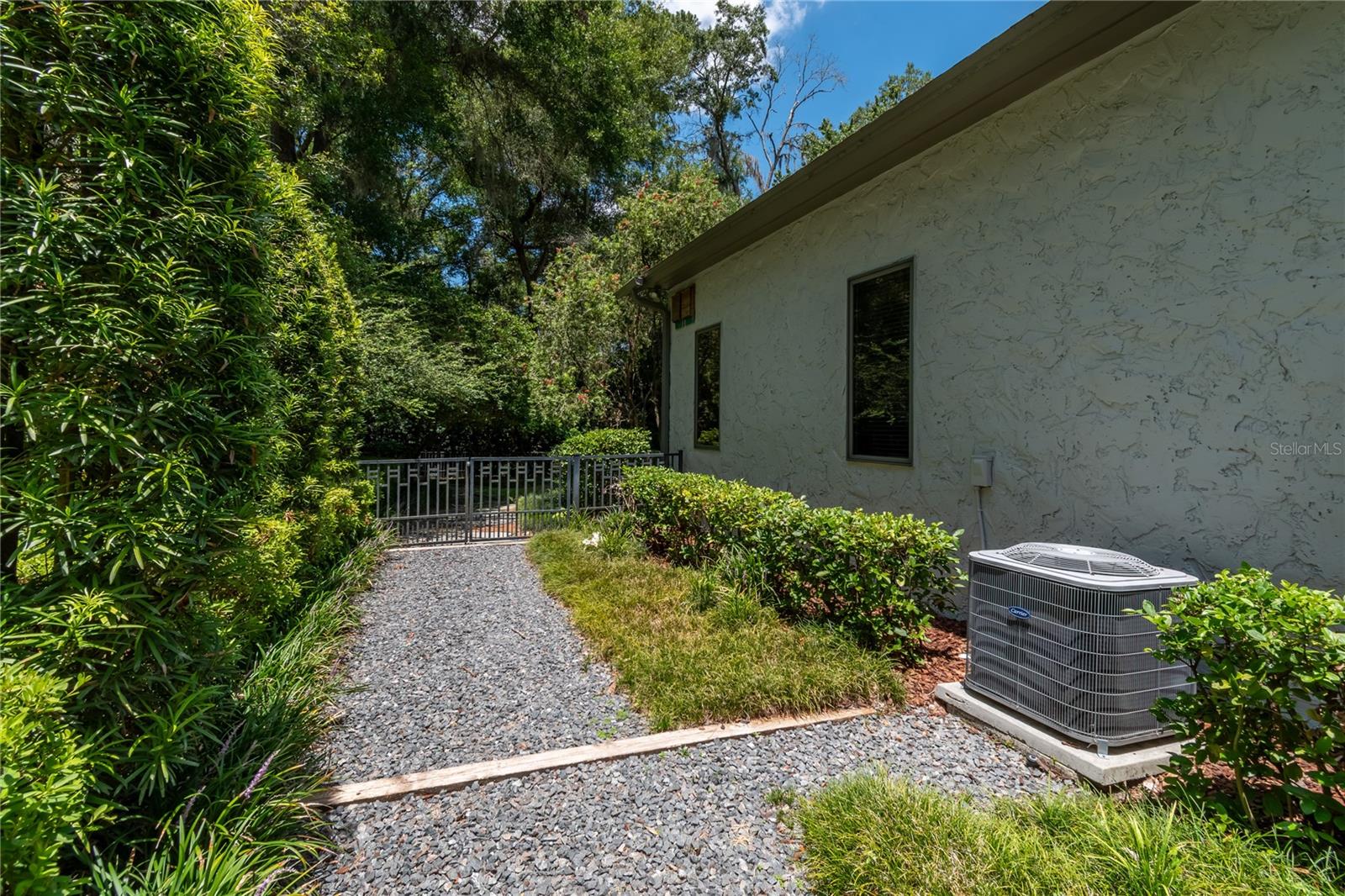 BELLECHASE LAURELS - Residential
