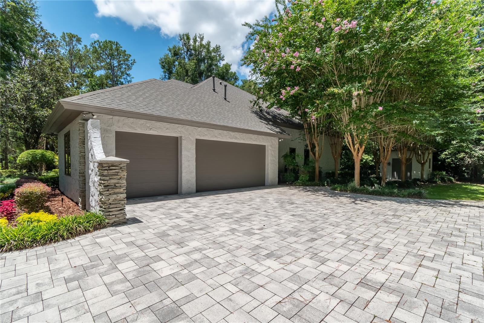 BELLECHASE LAURELS - Residential