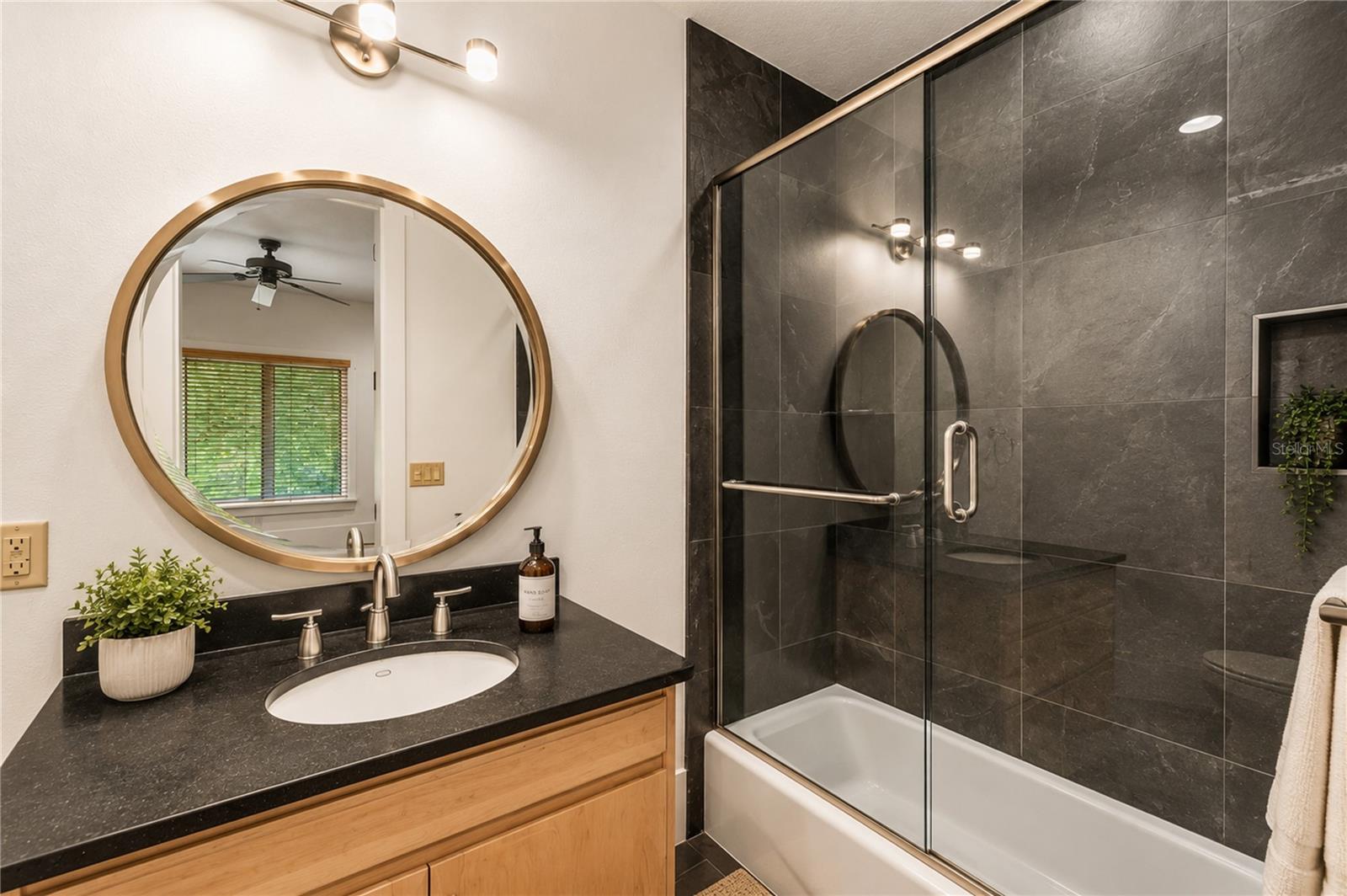 BELLECHASE LAURELS - Residential