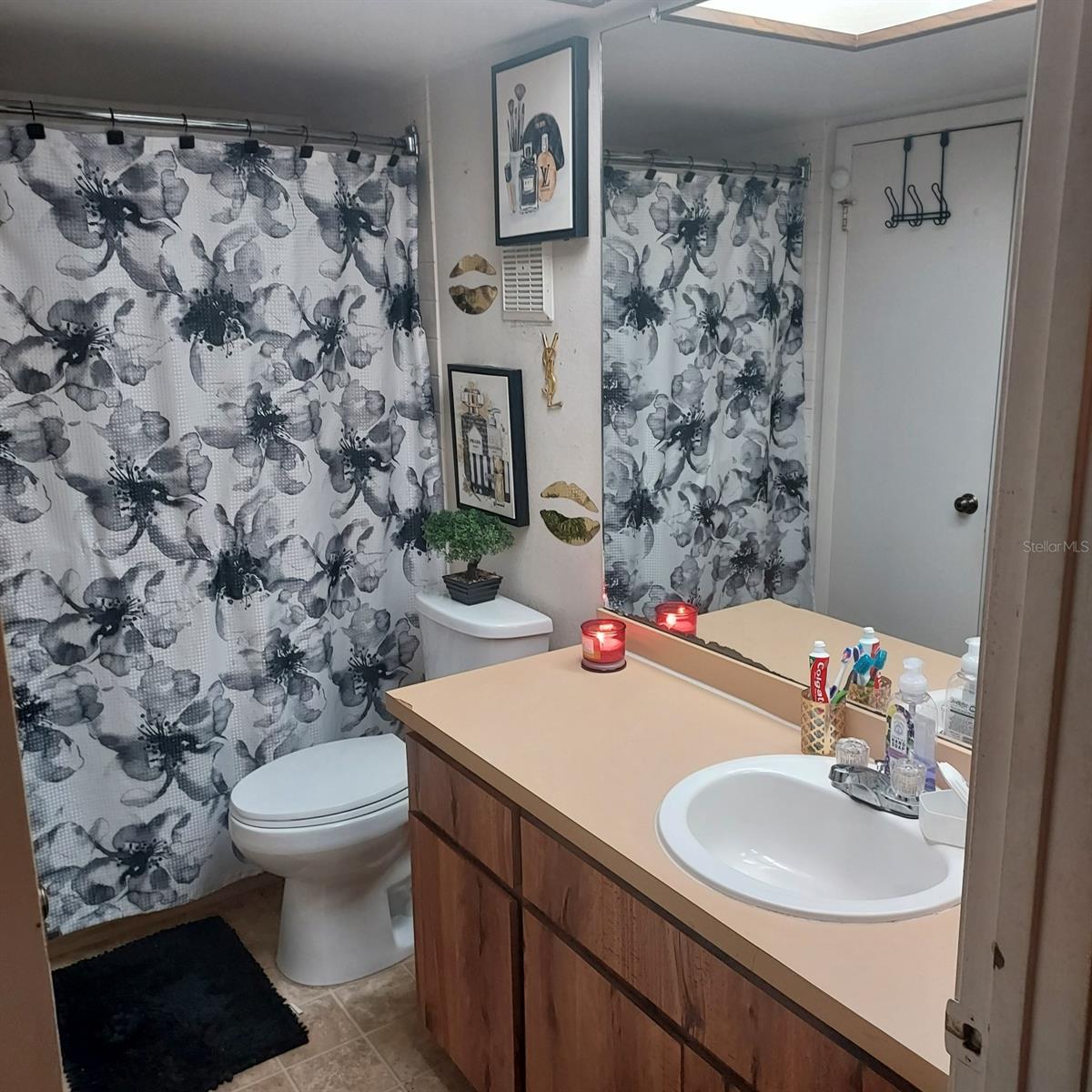 RIVER OAKS CONDO III - Residential