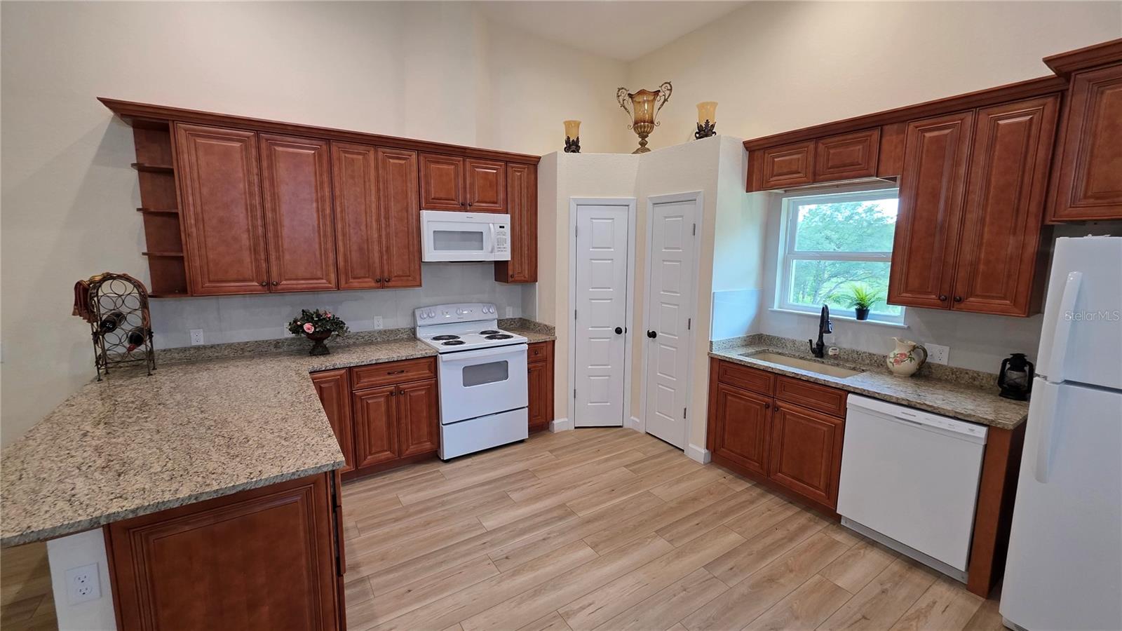 CUE LAKE HILLS - Residential