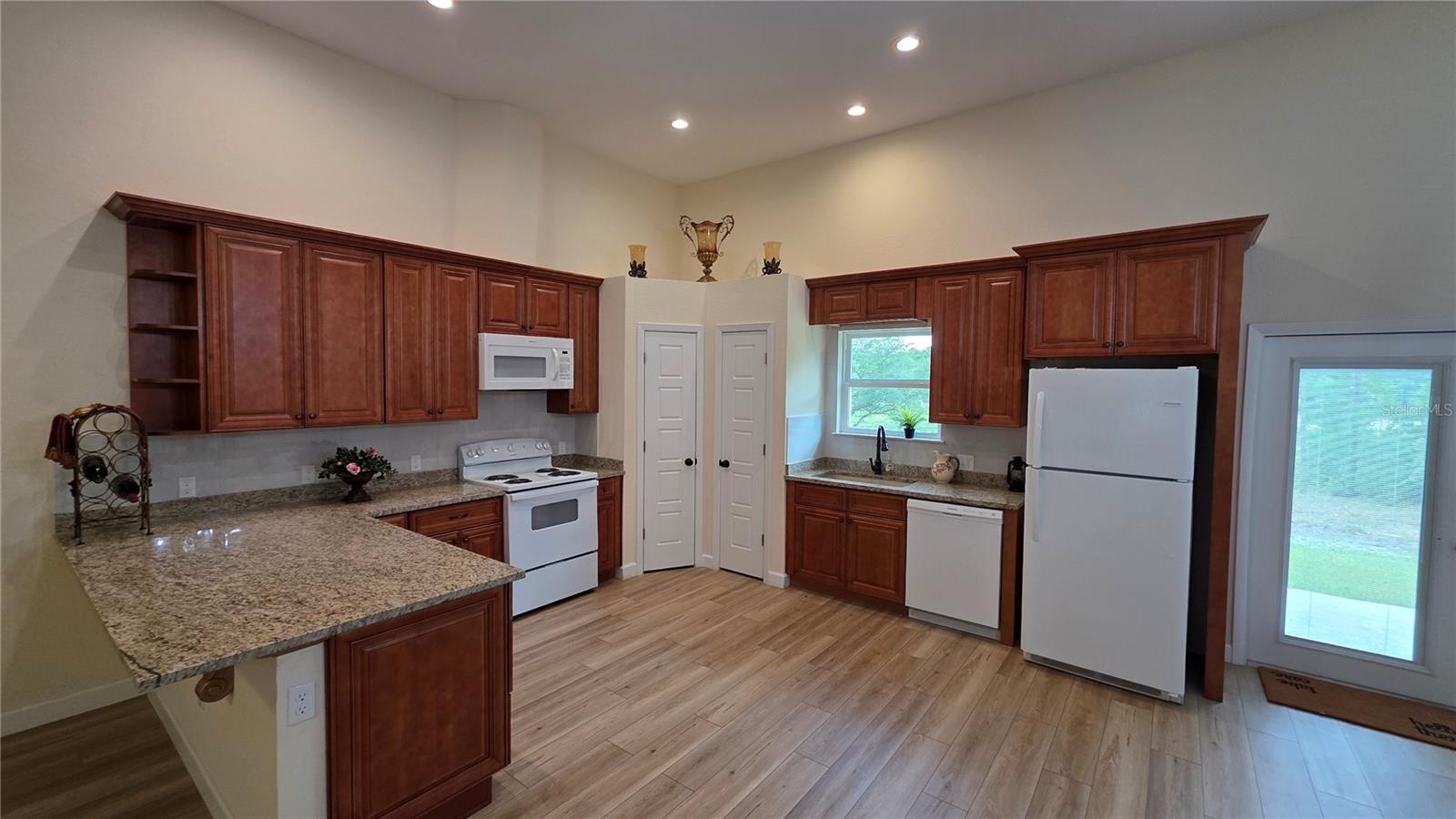 CUE LAKE HILLS - Residential