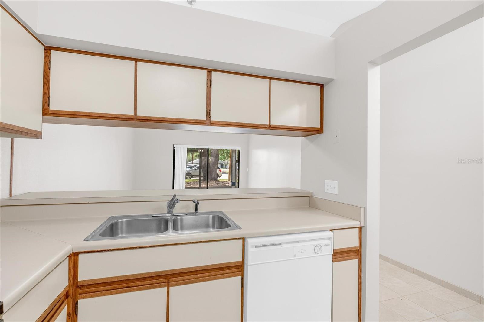 CHANCELLORS ROW PH 02 - Residential Lease
