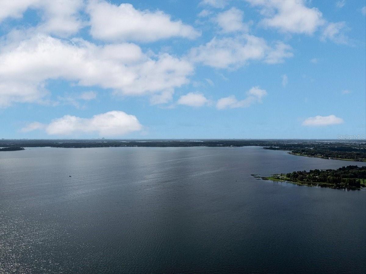 CHAINE DU LAC - Land