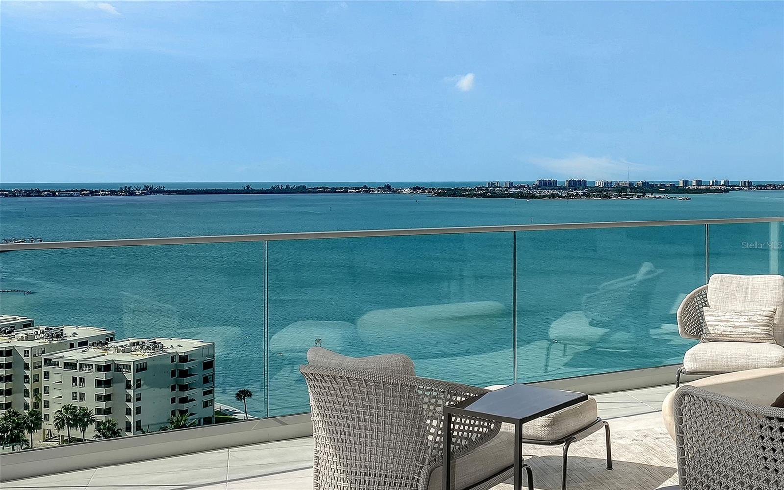 RITZ CARLTON RESIDENCES - Residential