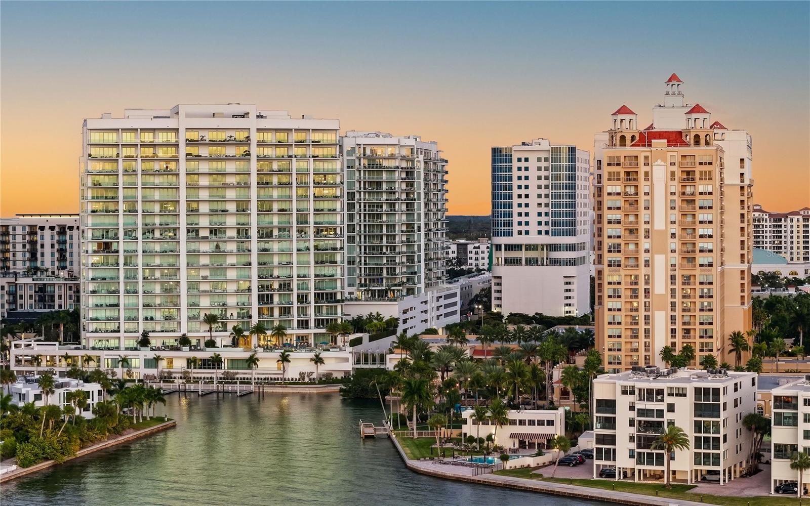 RITZ CARLTON RESIDENCES - Residential